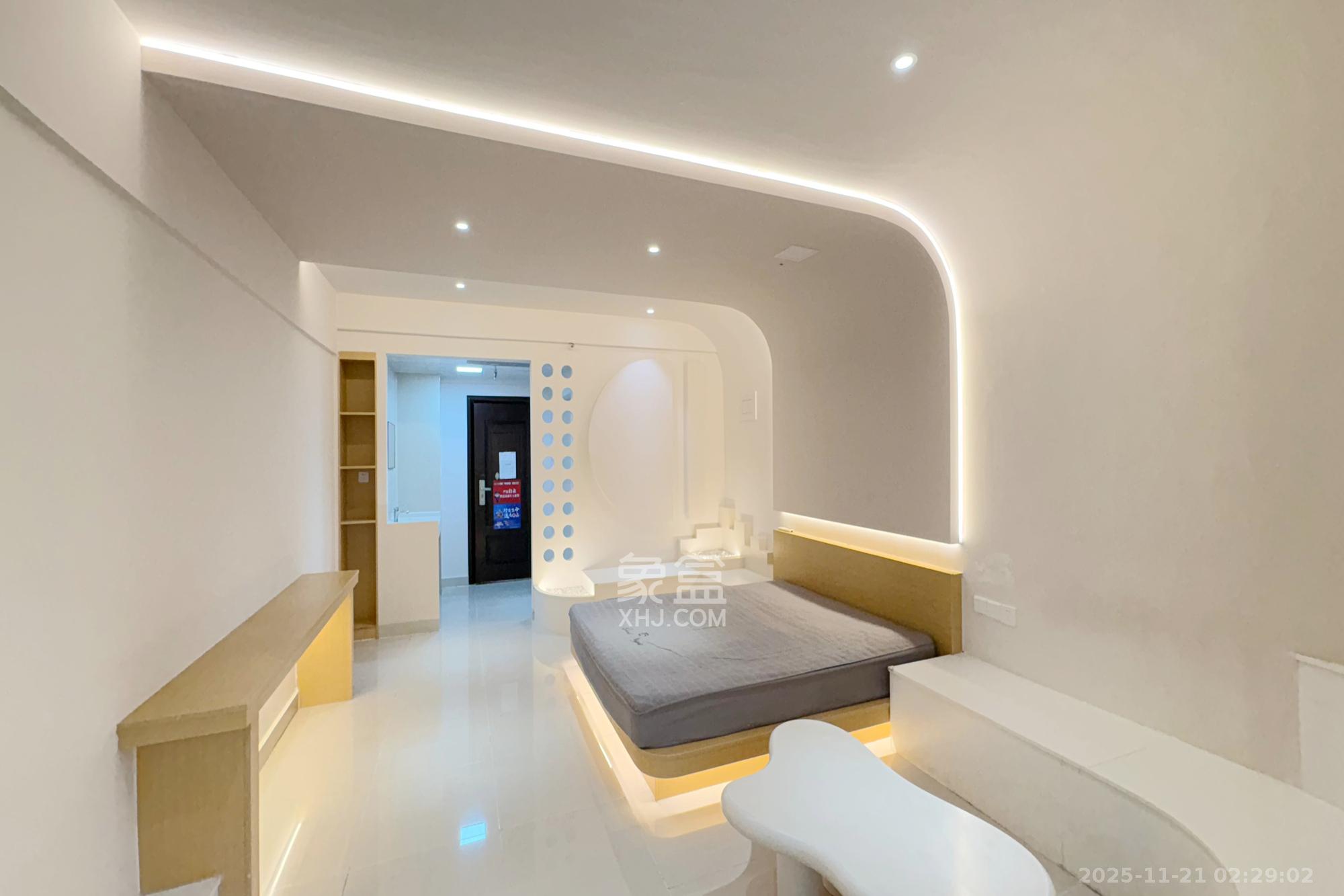 七彩丽都  1室1厅1卫    55.0万卧室