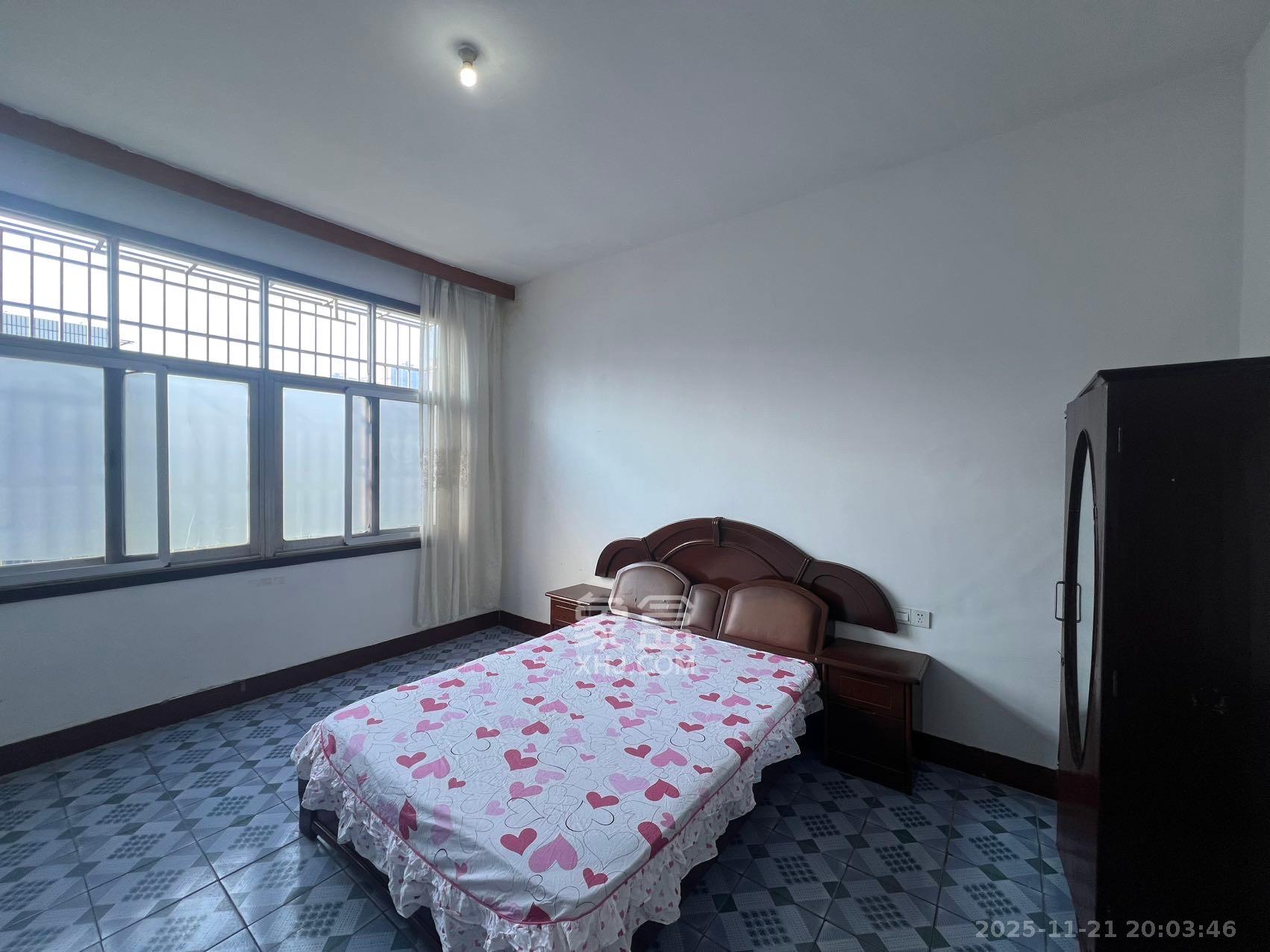 洞井一小区 1室0厅0卫 1300.0元/月 洞井一小区 1室0厅0卫 1300.0元/月室内图