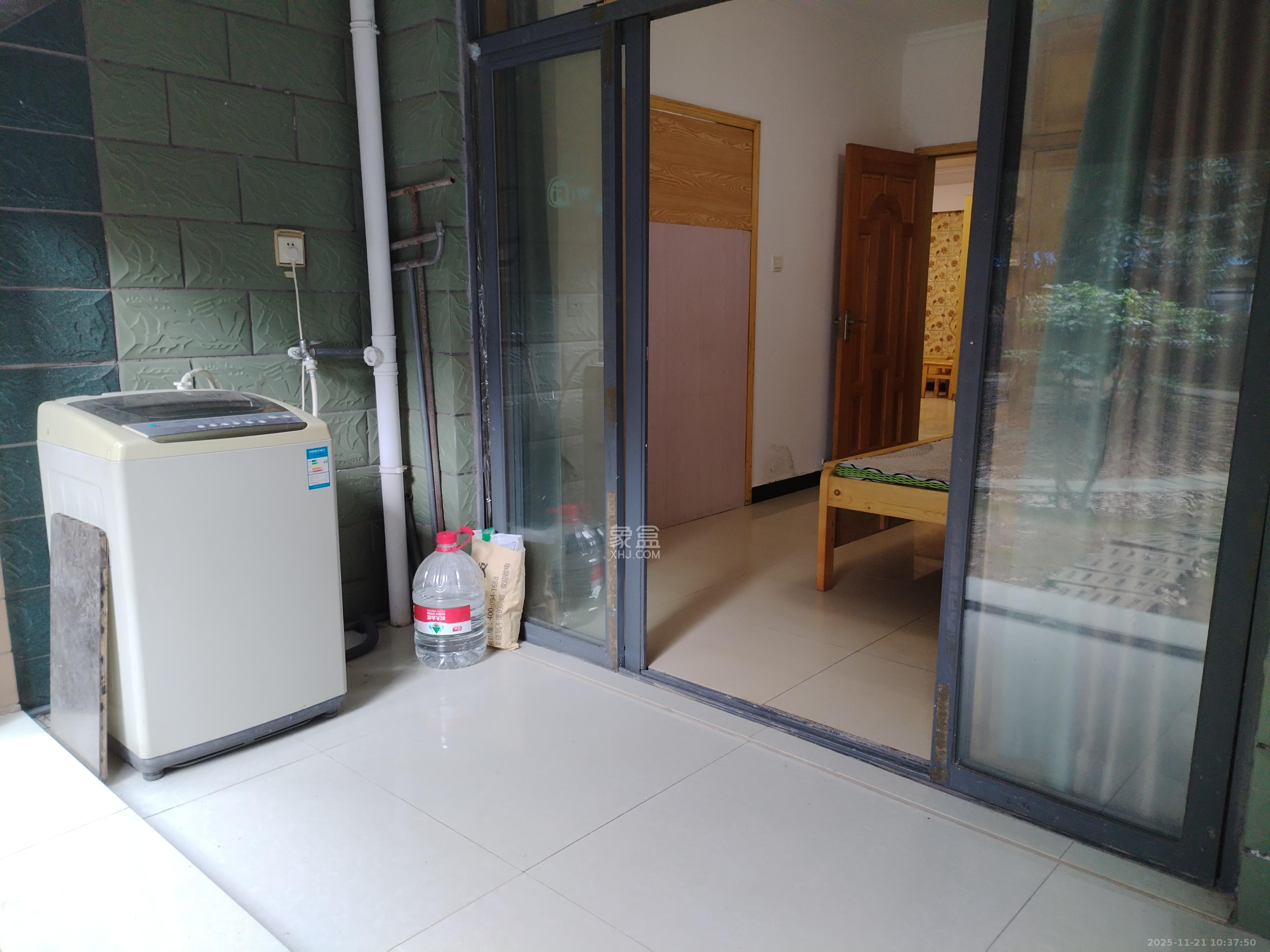 茶山馨苑 1室2厅1卫 2100.0元/月 茶山馨苑 1室2厅1卫 2100.0元/月室内图