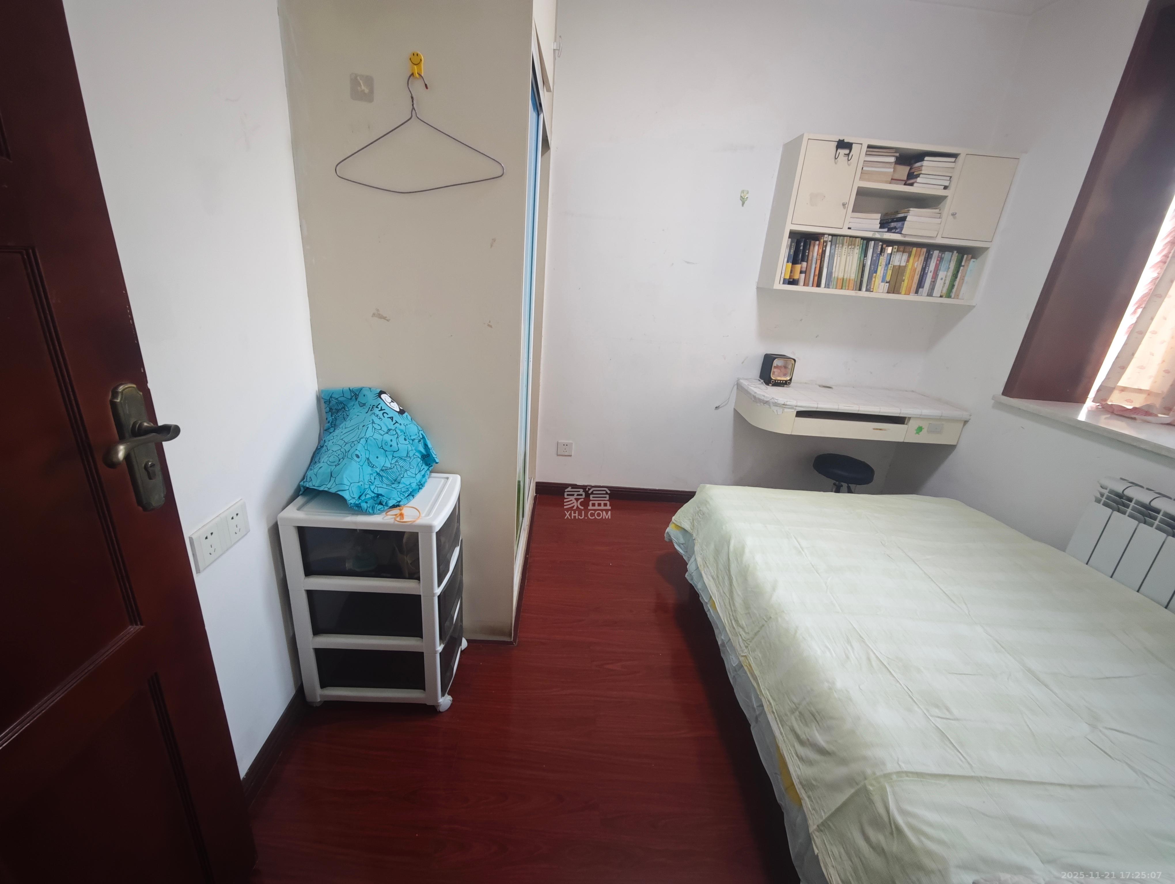 龙王港社区 3室2厅1卫 2500.0元/月 龙王港社区 3室2厅1卫 2500.0元/月室内图