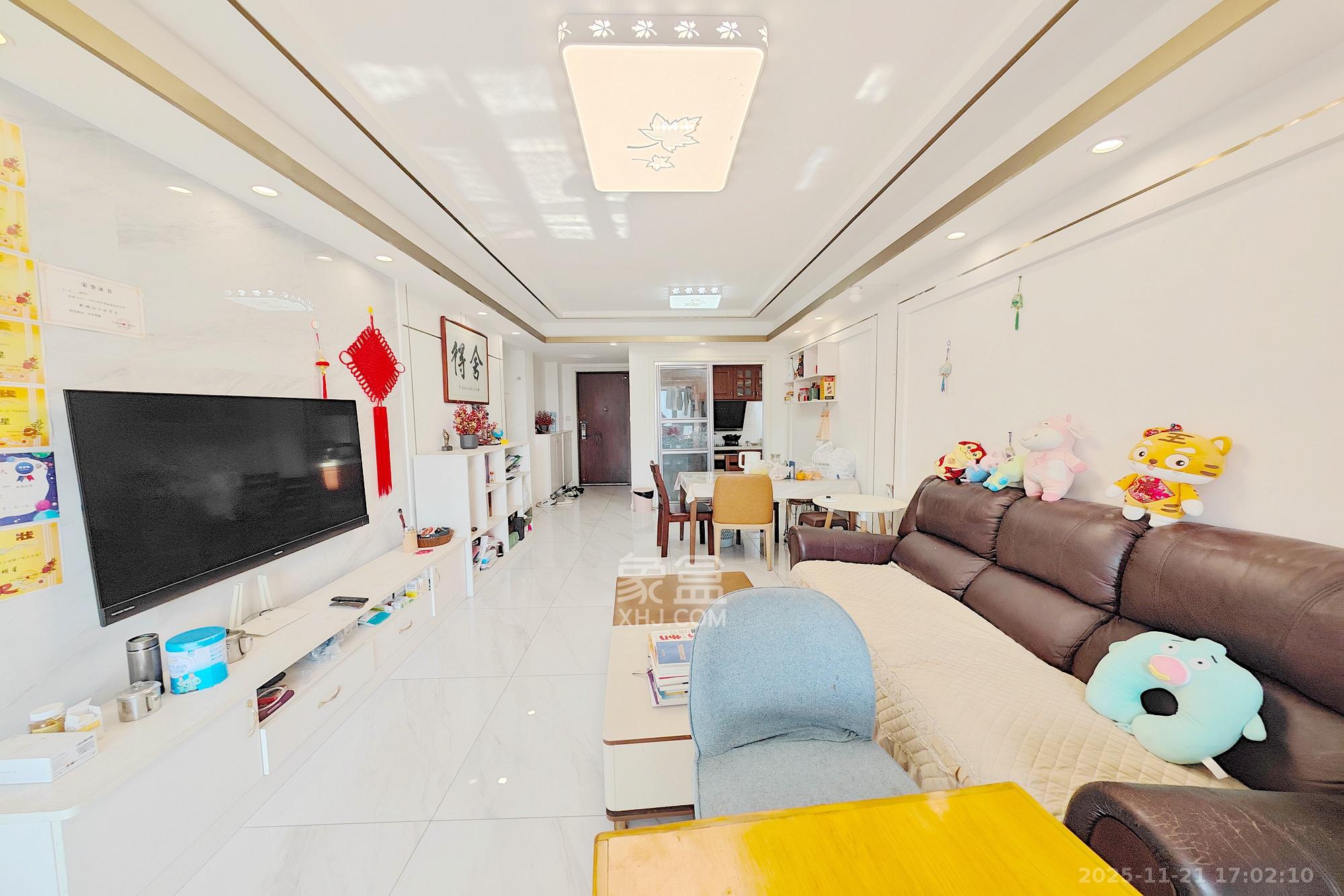 建发中央悦府  3室2厅1卫    115.0万客厅