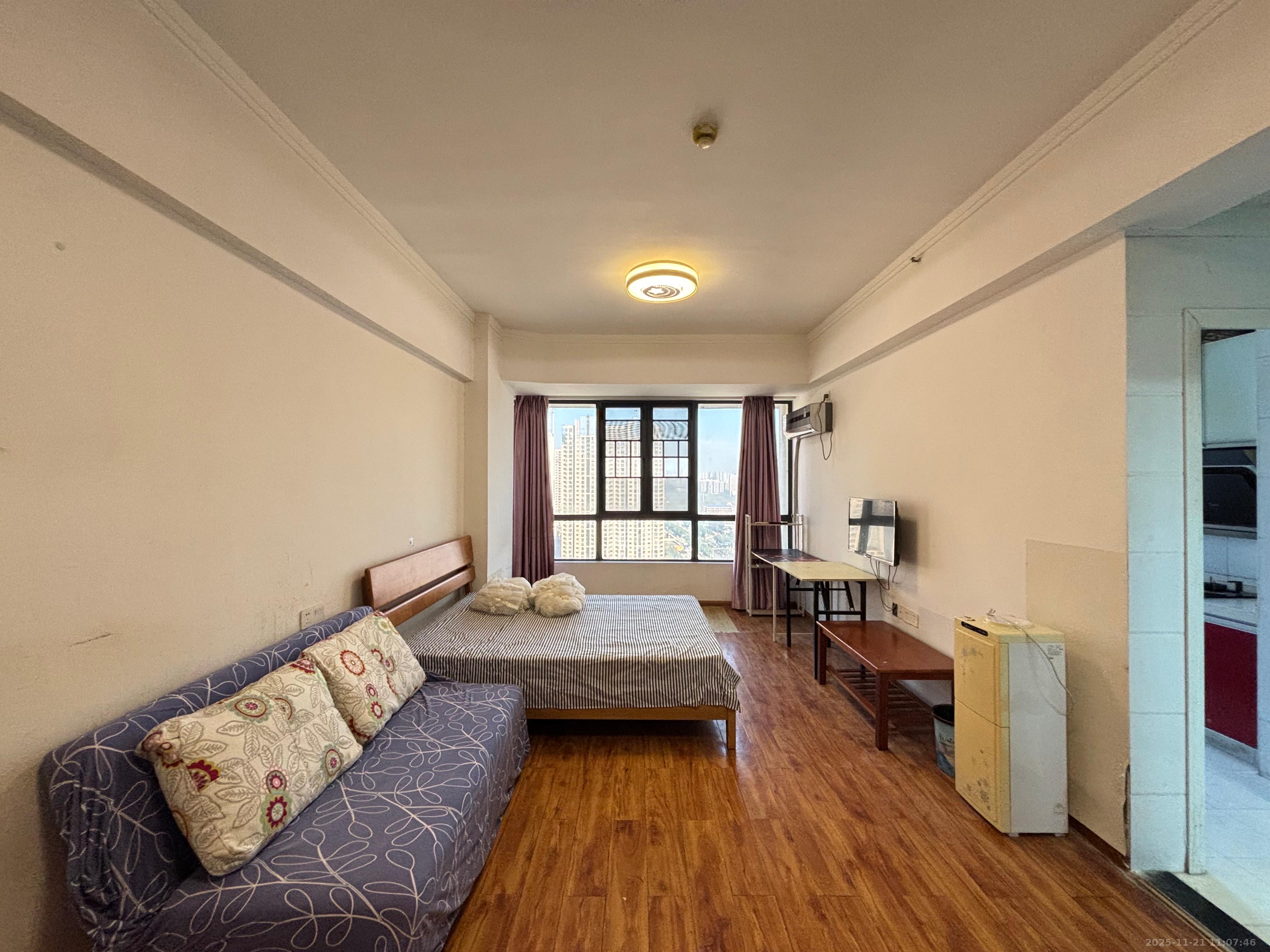 东岸城邦  1室1厅1卫    1500.0元/月