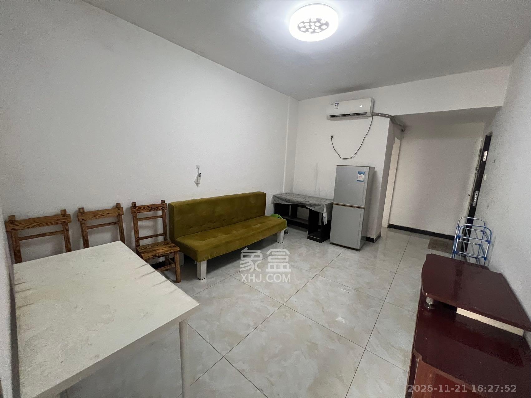 岳北社区  1室1厅1卫    1400.0元/月室内图