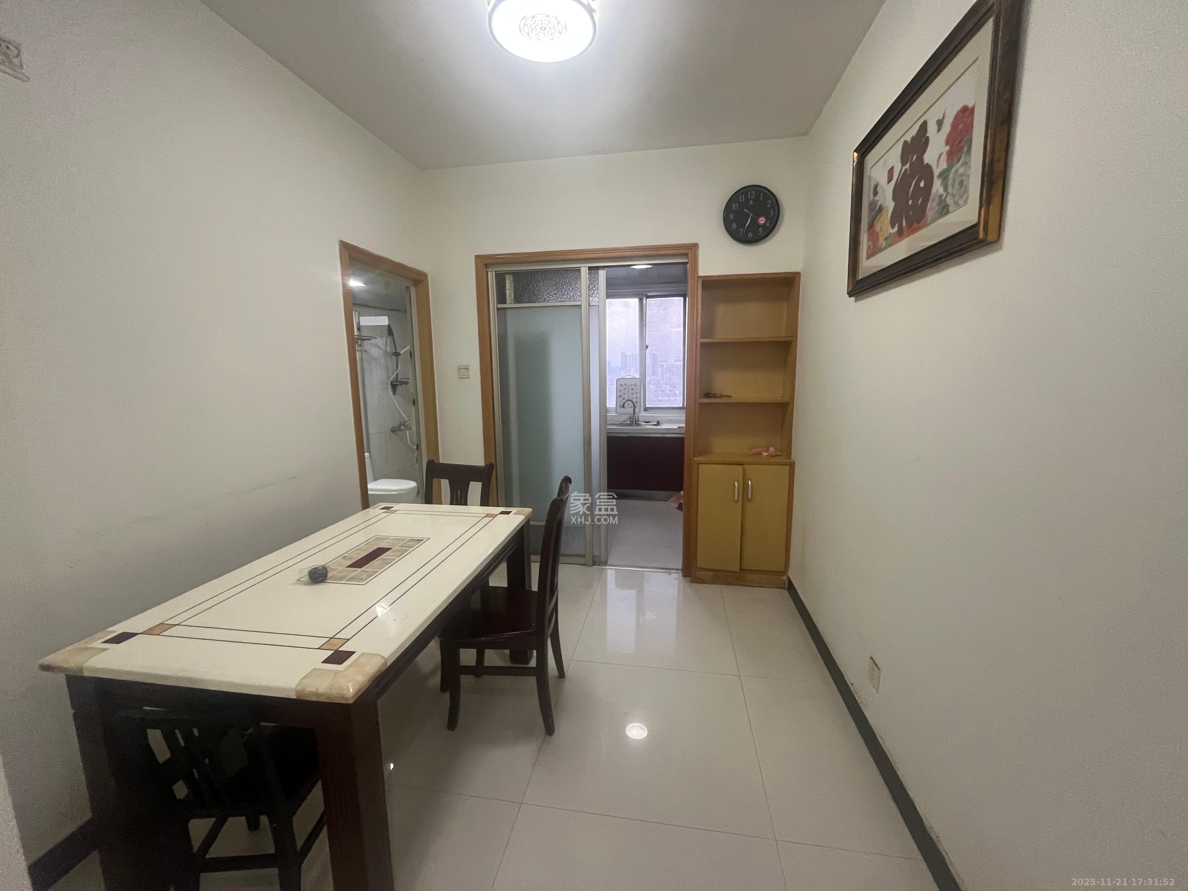 一品东庭 3室2厅2卫 2400.0元/月 一品东庭 3室2厅2卫 2400.0元/月室内图