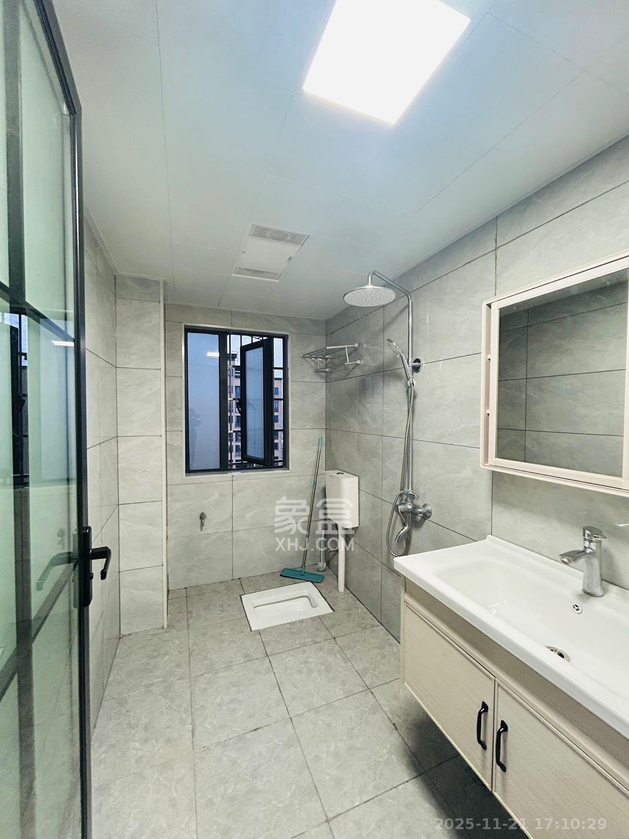 金南家园三期  3室2厅1卫    2400.0元/月室内图