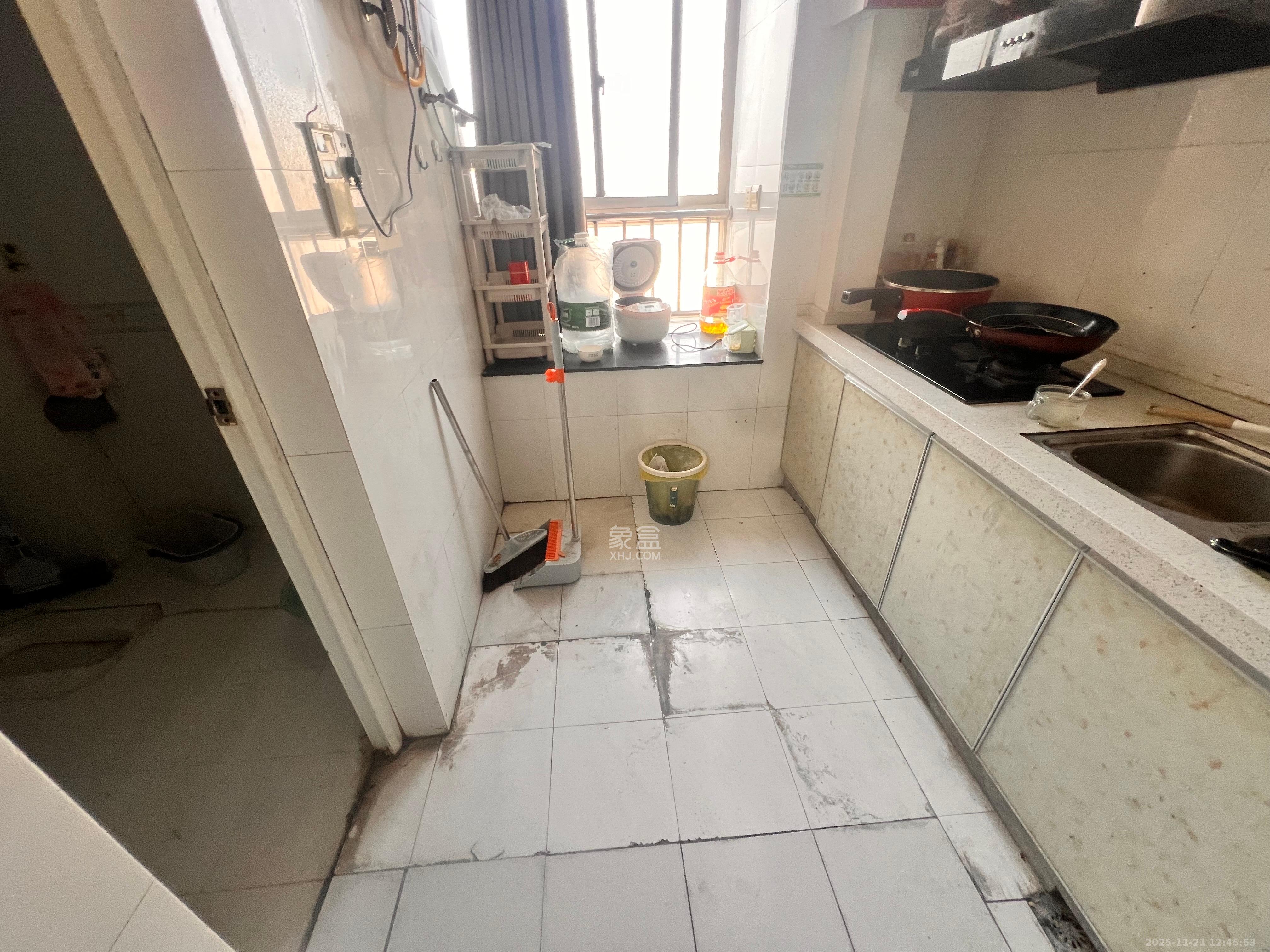 新楚天扶华庭  3室2厅1卫    2400.0元/月室内图