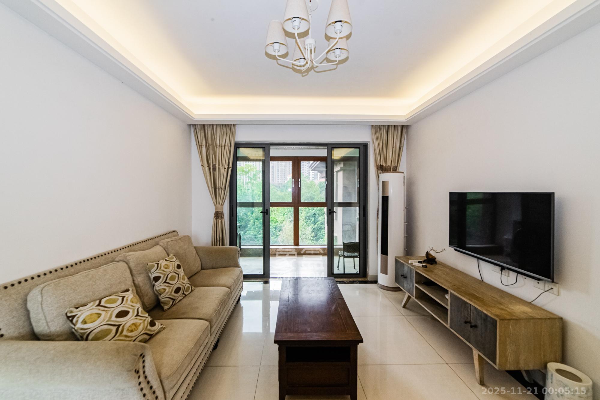 珠江郦城公园1号 3室2厅2卫 120.0万 珠江郦城公园1号 3室2厅2卫 120.0万客厅