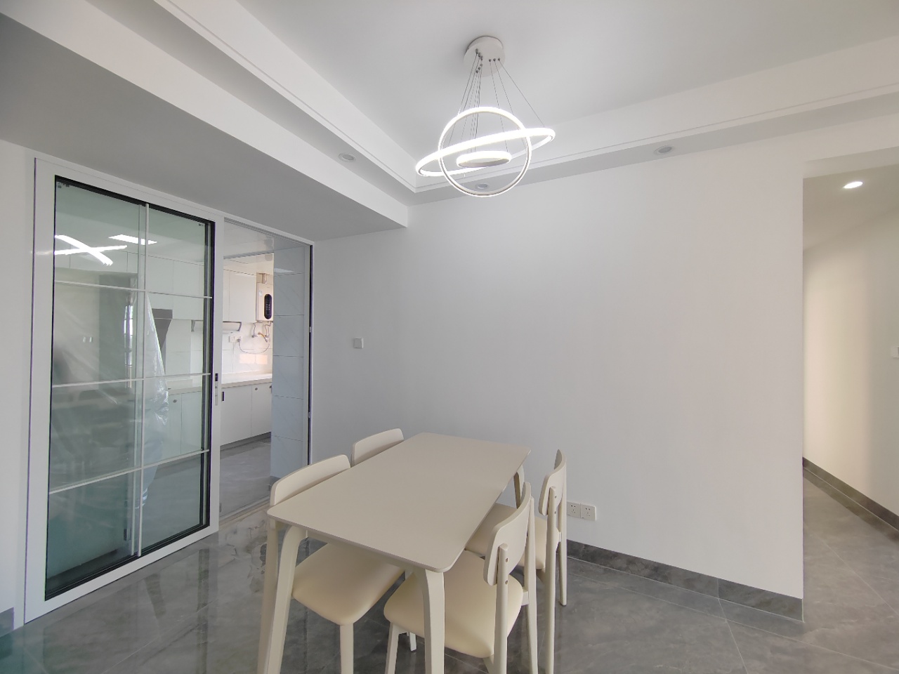 恩祥新城 2室2厅1卫 4300.0元/月 恩祥新城 2室2厅1卫 4300.0元/月室内图