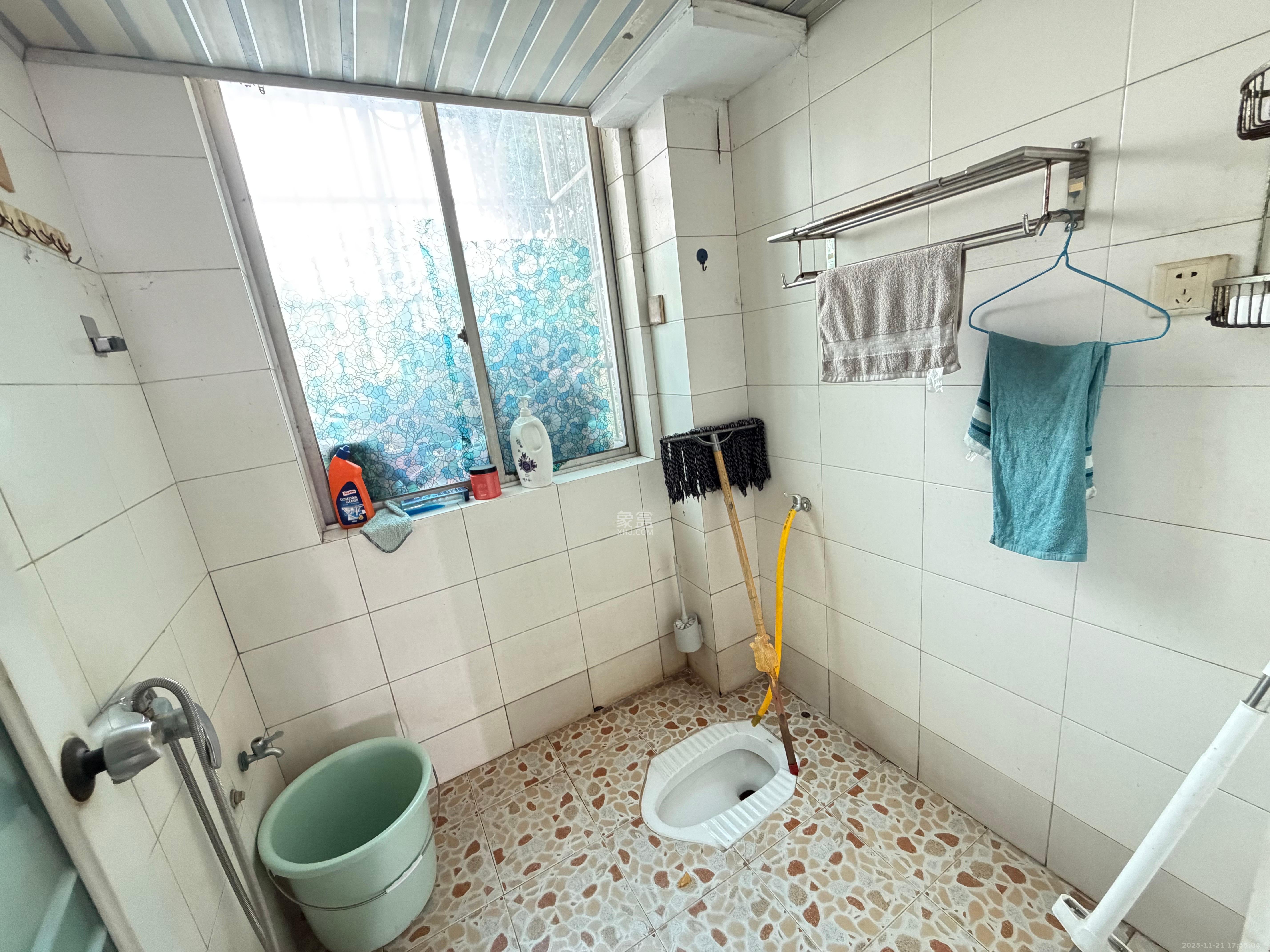 中南汽车世界 3室2厅1卫 1500.0元/月 中南汽车世界 3室2厅1卫 1500.0元/月室内图