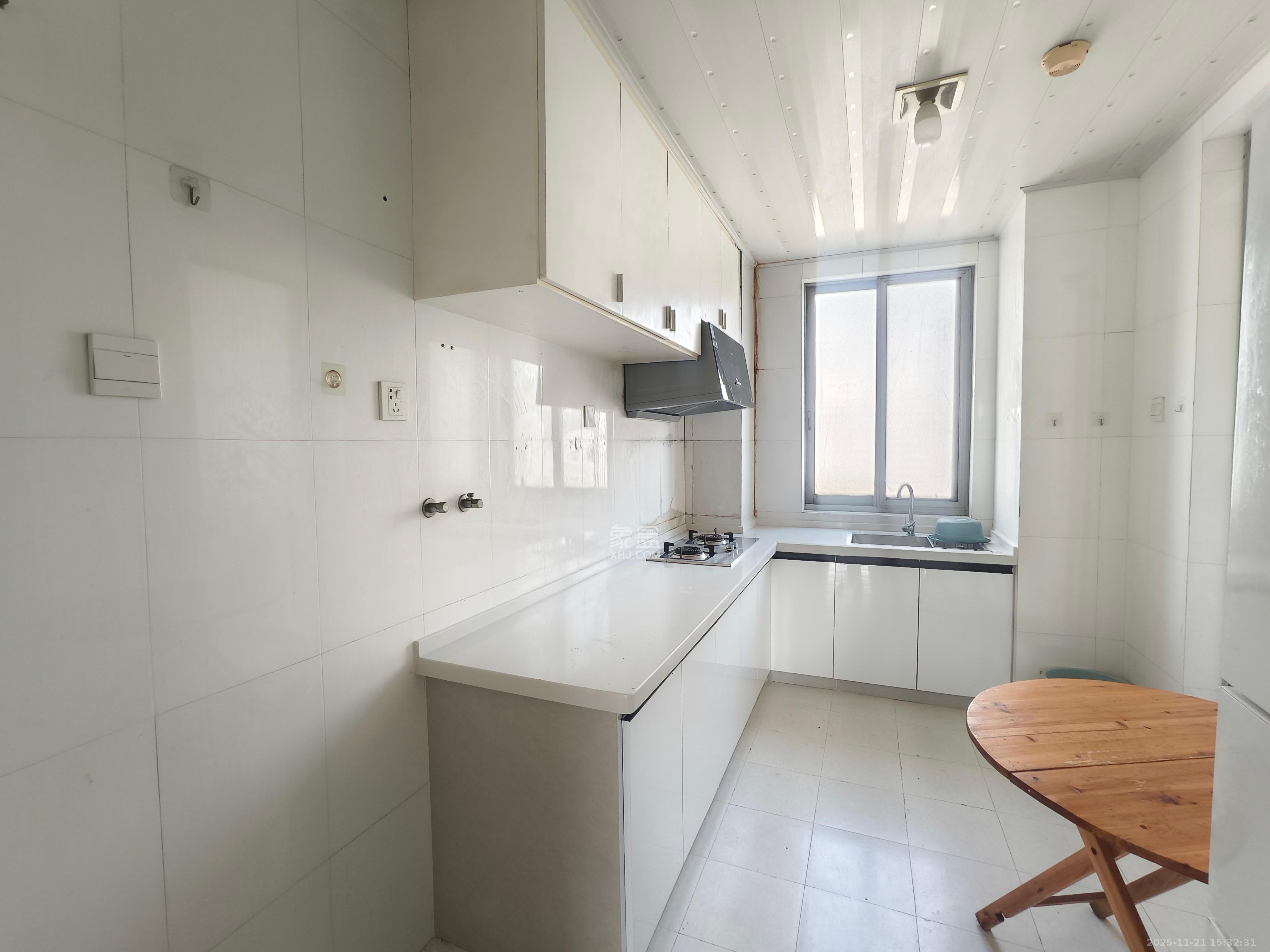 阳光100二期 2室1厅1卫 1700.0元/月 阳光100二期 2室1厅1卫 1700.0元/月室内图