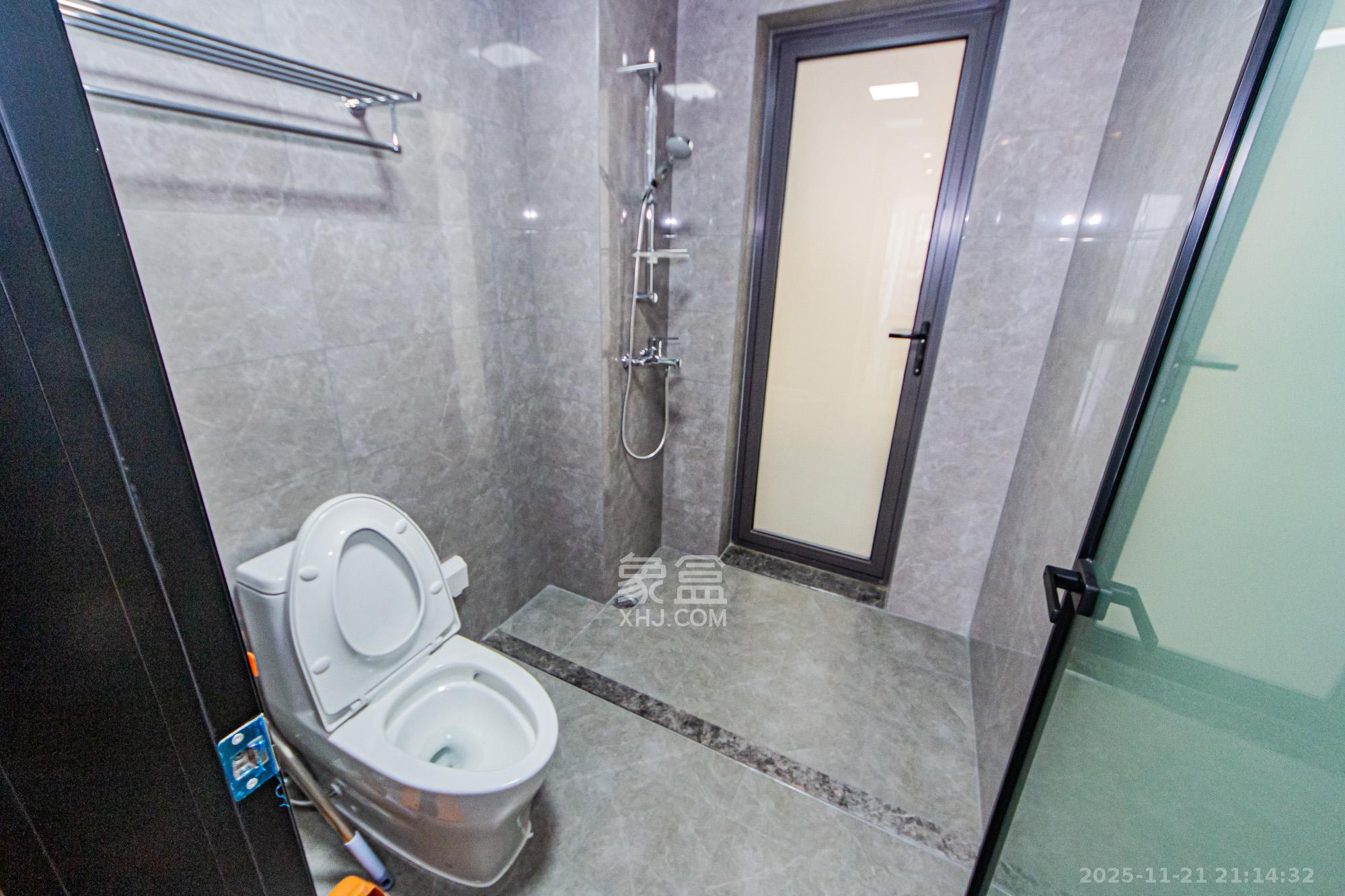 北辰瀚江府  3室2厅2卫    245.0万卫生间