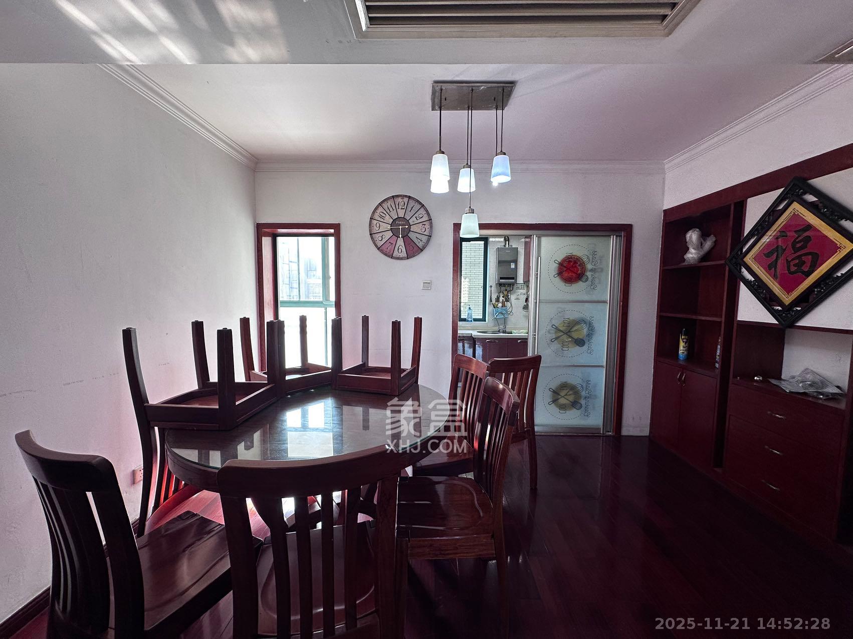 富景园  2室1厅1卫    2400.0元/月室内图