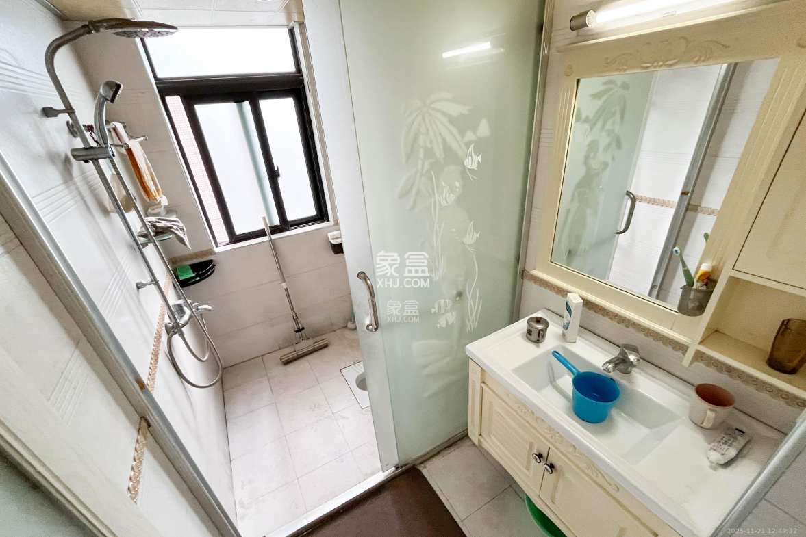 高鑫麓城 3室1厅1卫 89.8万 高鑫麓城 3室1厅1卫 89.8万卫生间