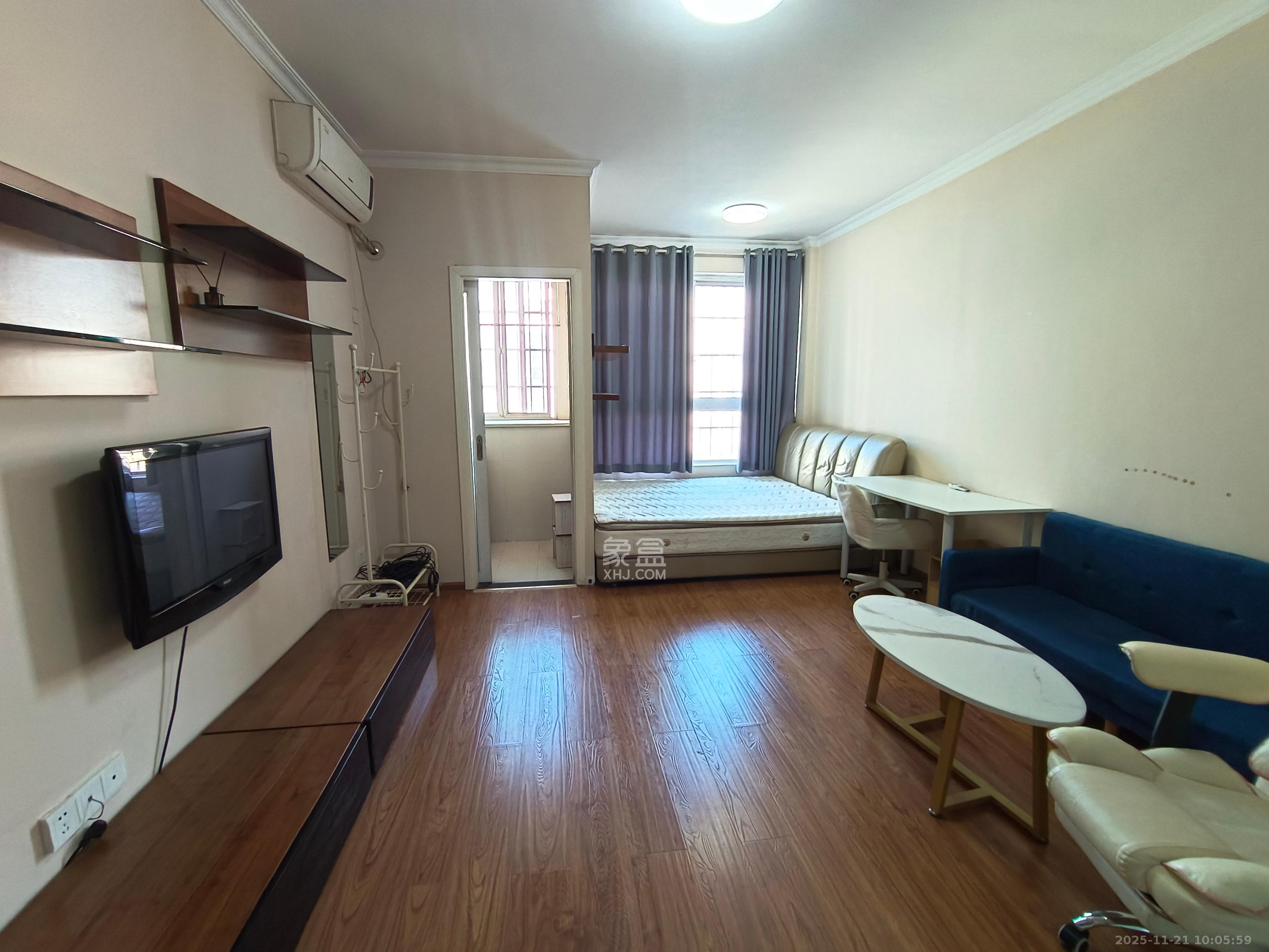 月亮湾草莓街区一、二期  1室1厅1卫    1100.0元/月室内图