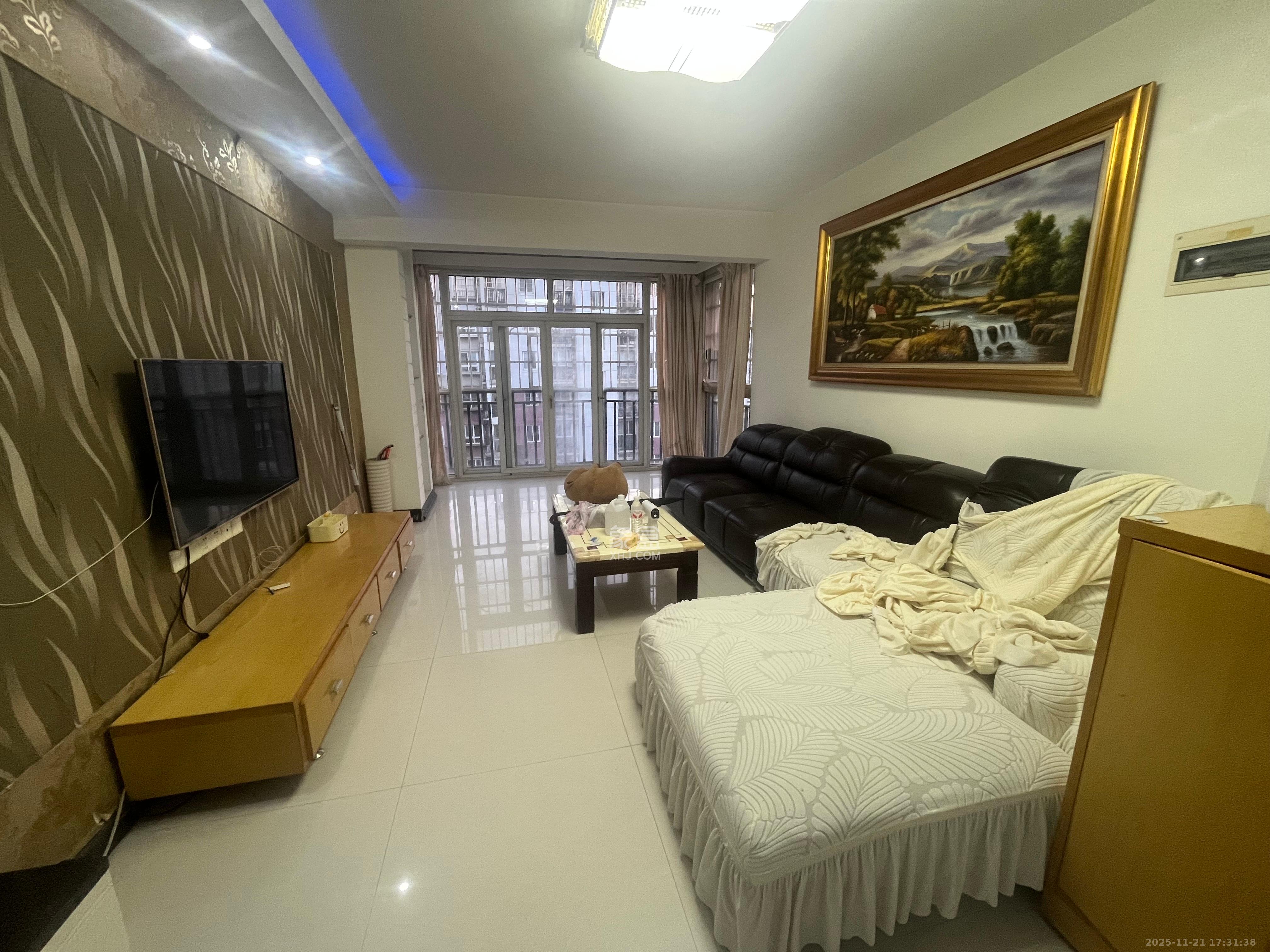 一品东庭 3室2厅2卫 2400.0元/月 一品东庭 3室2厅2卫 2400.0元/月室内图