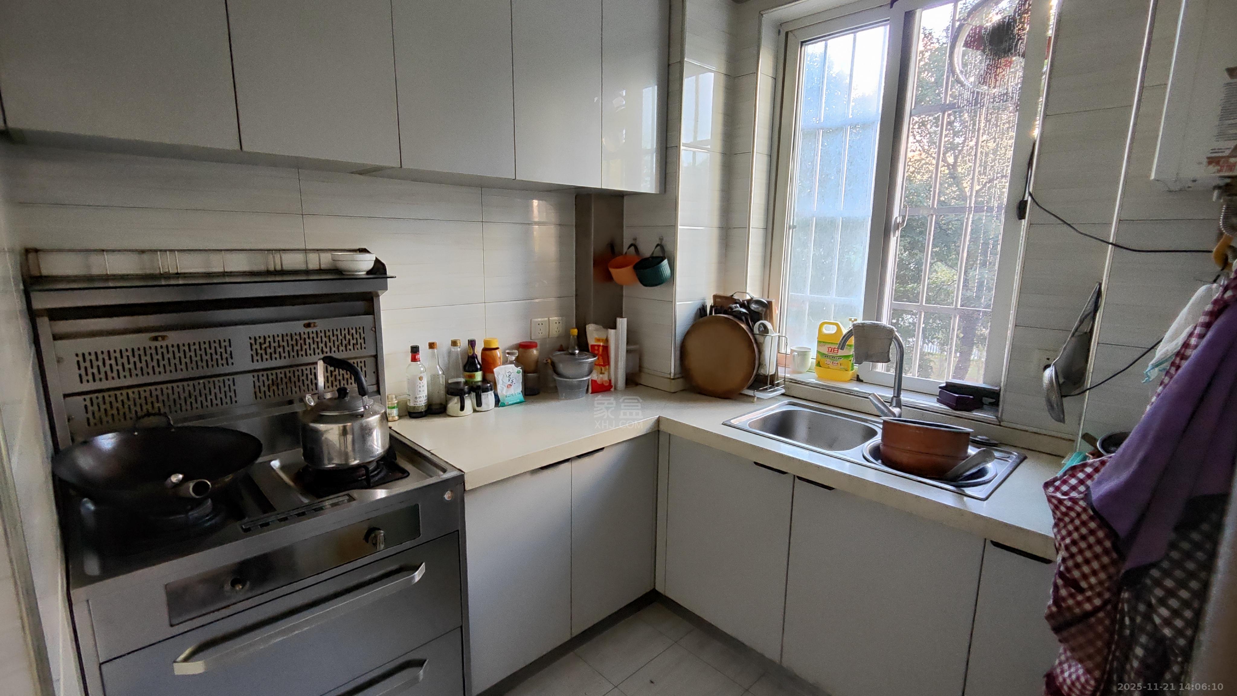 颐景园3期协力小区  3室2厅2卫    3500.0元/月室内图