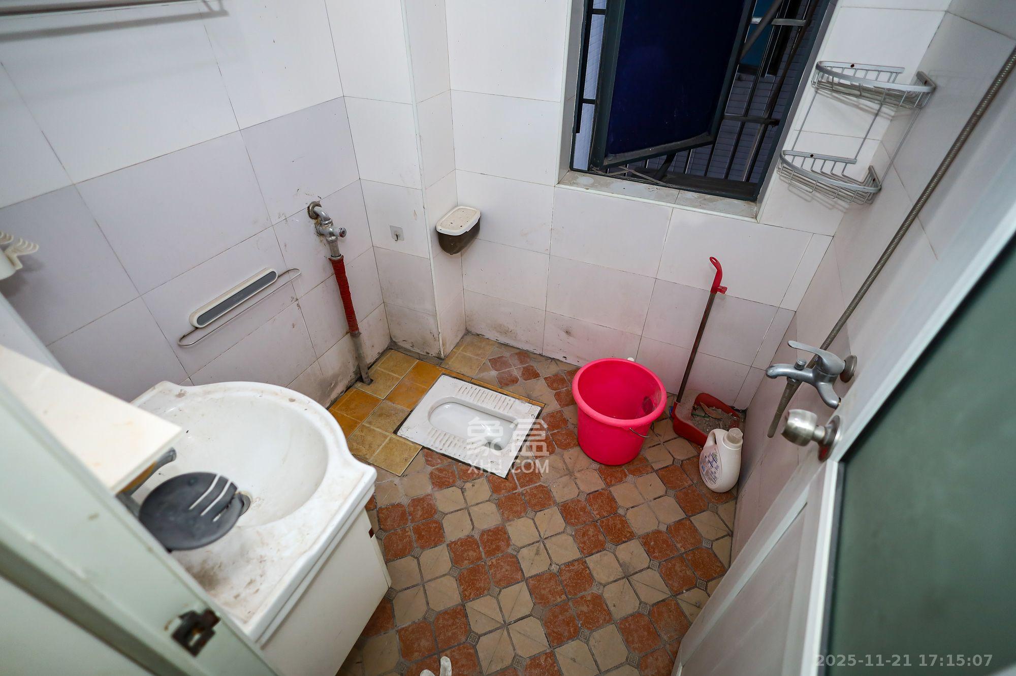 芙蓉蓉苑  2室2厅1卫    2400.0元/月室内图