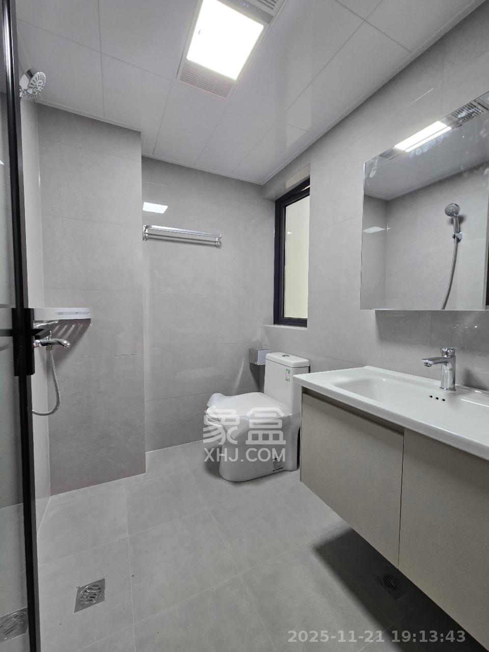 洋湖明园二期 3室2厅2卫 2380.0元/月 洋湖明园二期 3室2厅2卫 2380.0元/月室内图