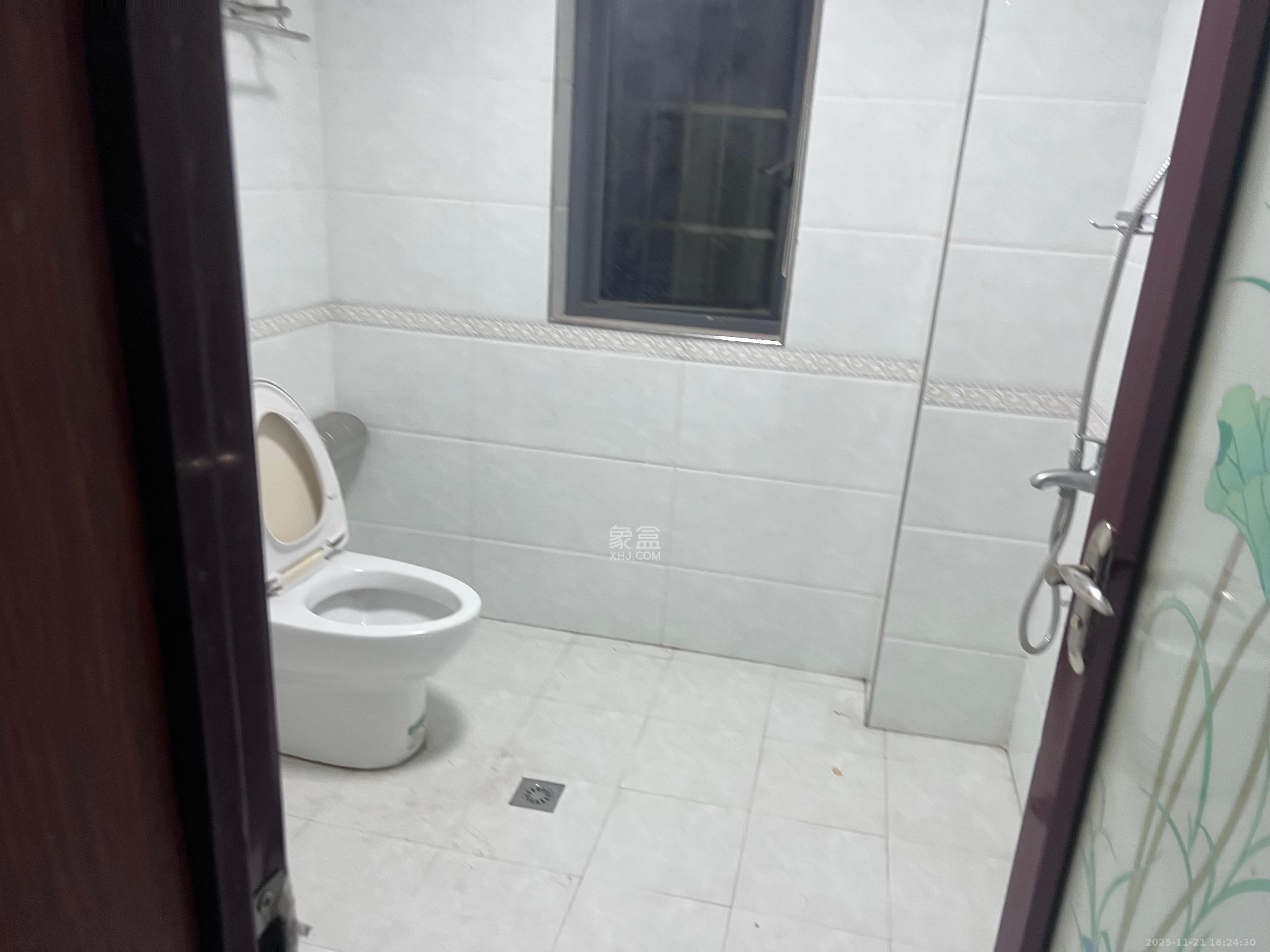 茶山馨苑 3室2厅2卫 3000.0元/月 茶山馨苑 3室2厅2卫 3000.0元/月室内图