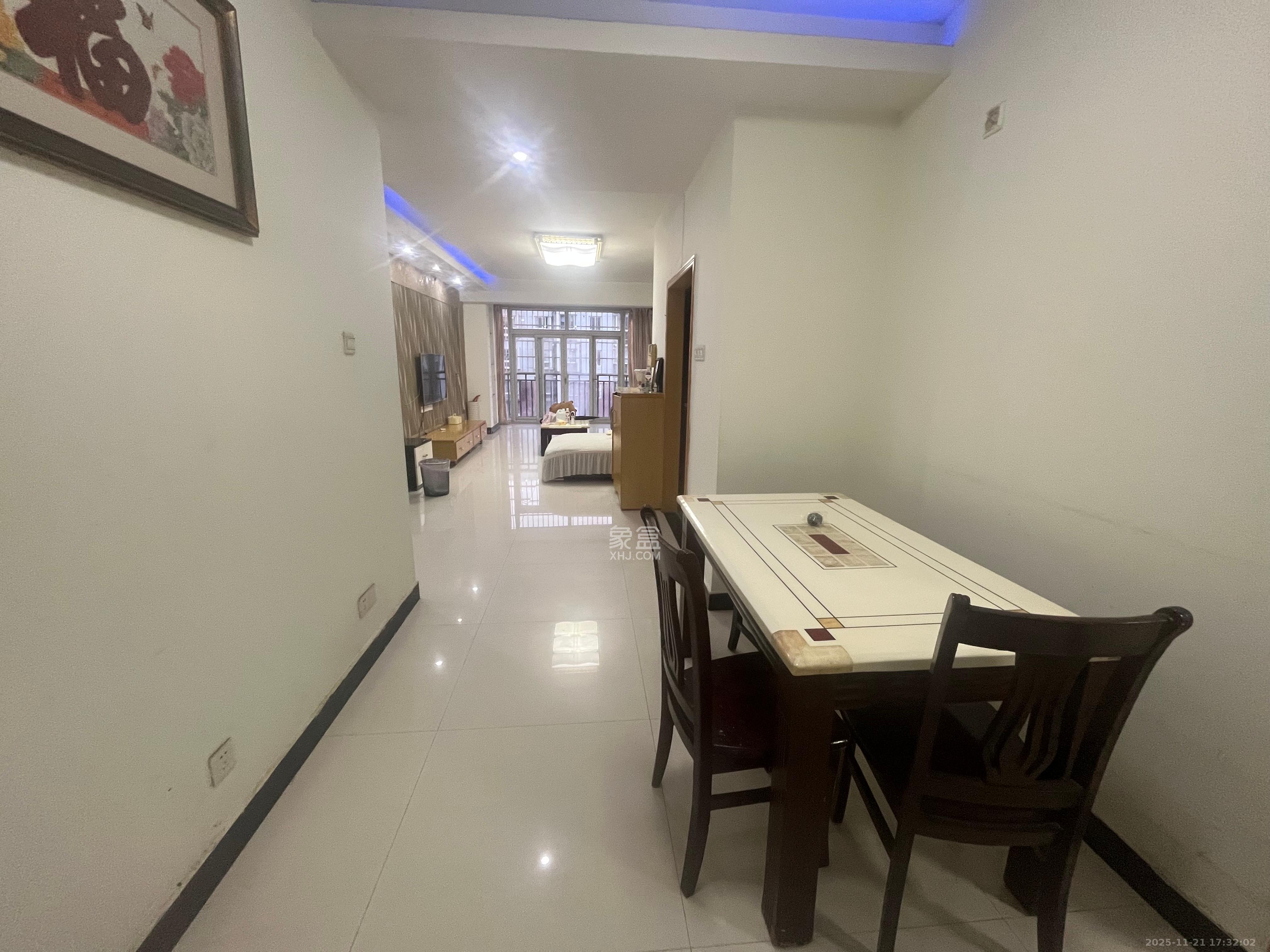 一品东庭  3室2厅2卫    2400.0元/月室内图