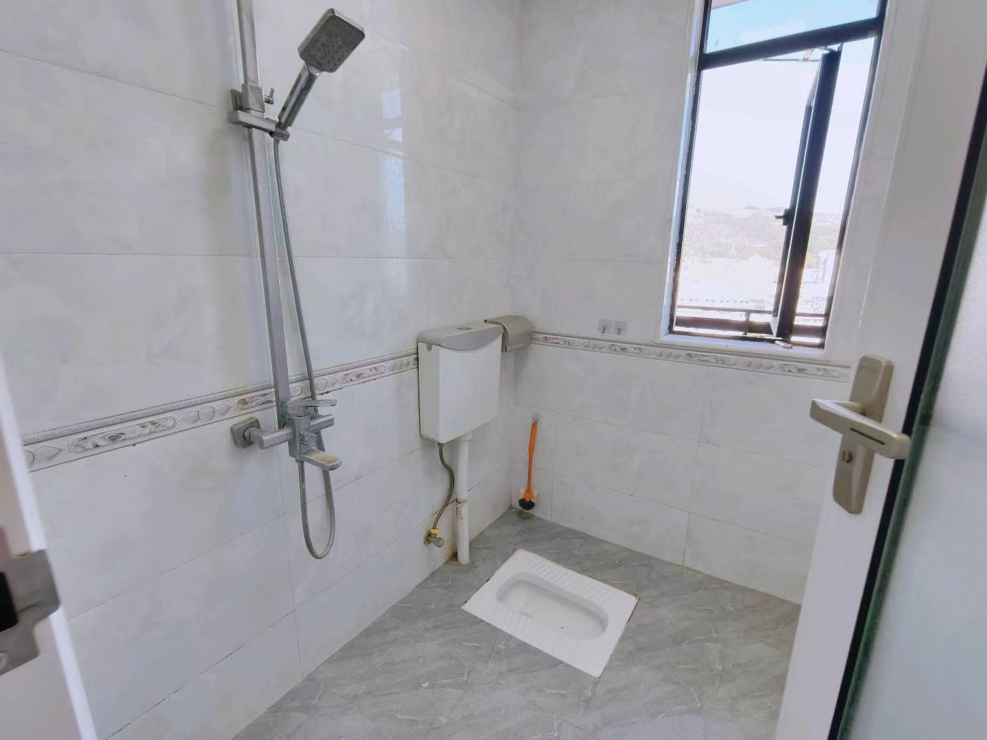 泊富广场  3室2厅1卫    68.0万客厅