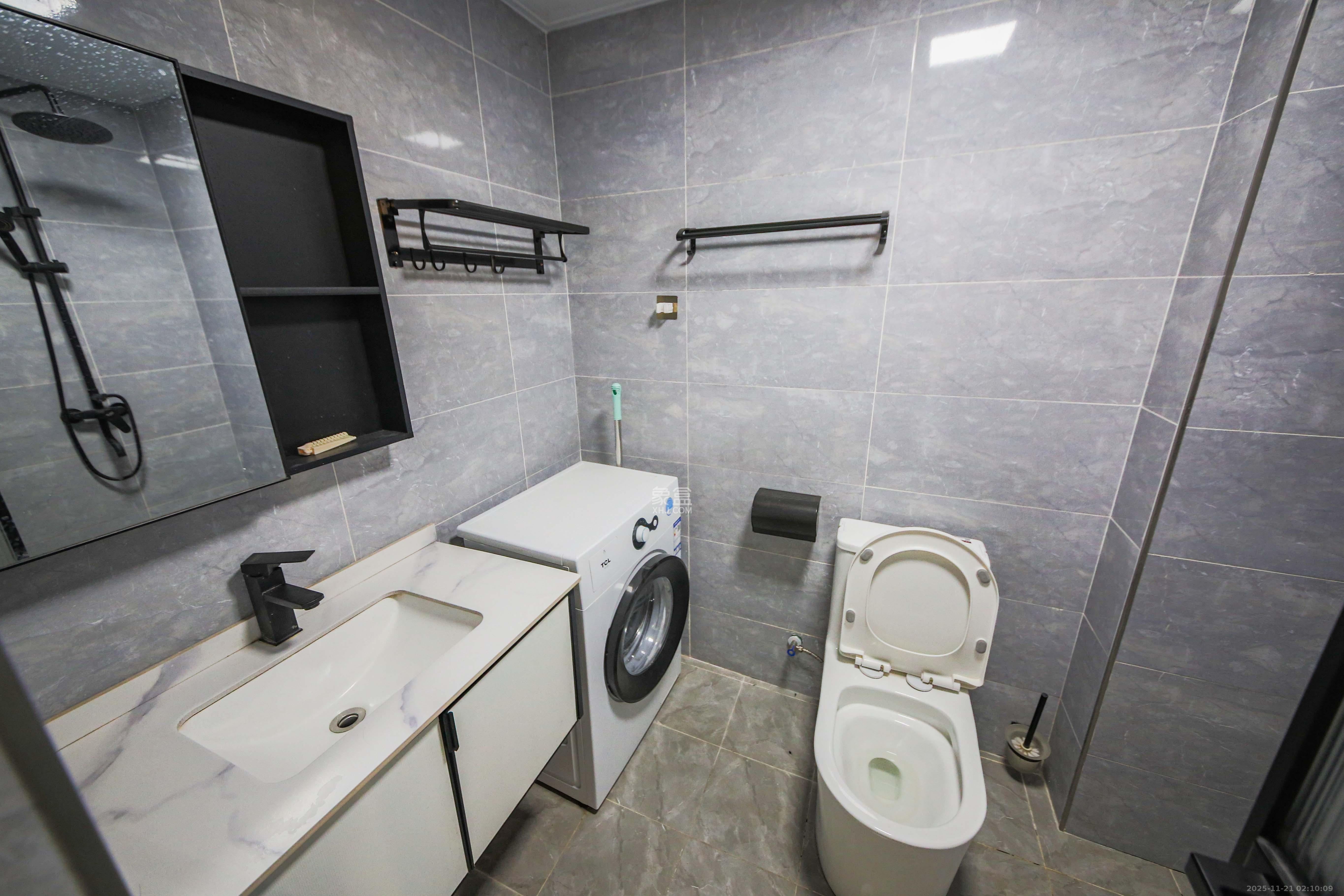 鑫远杰座 1室1厅1卫 32.0万 鑫远杰座 1室1厅1卫 32.0万卫生间