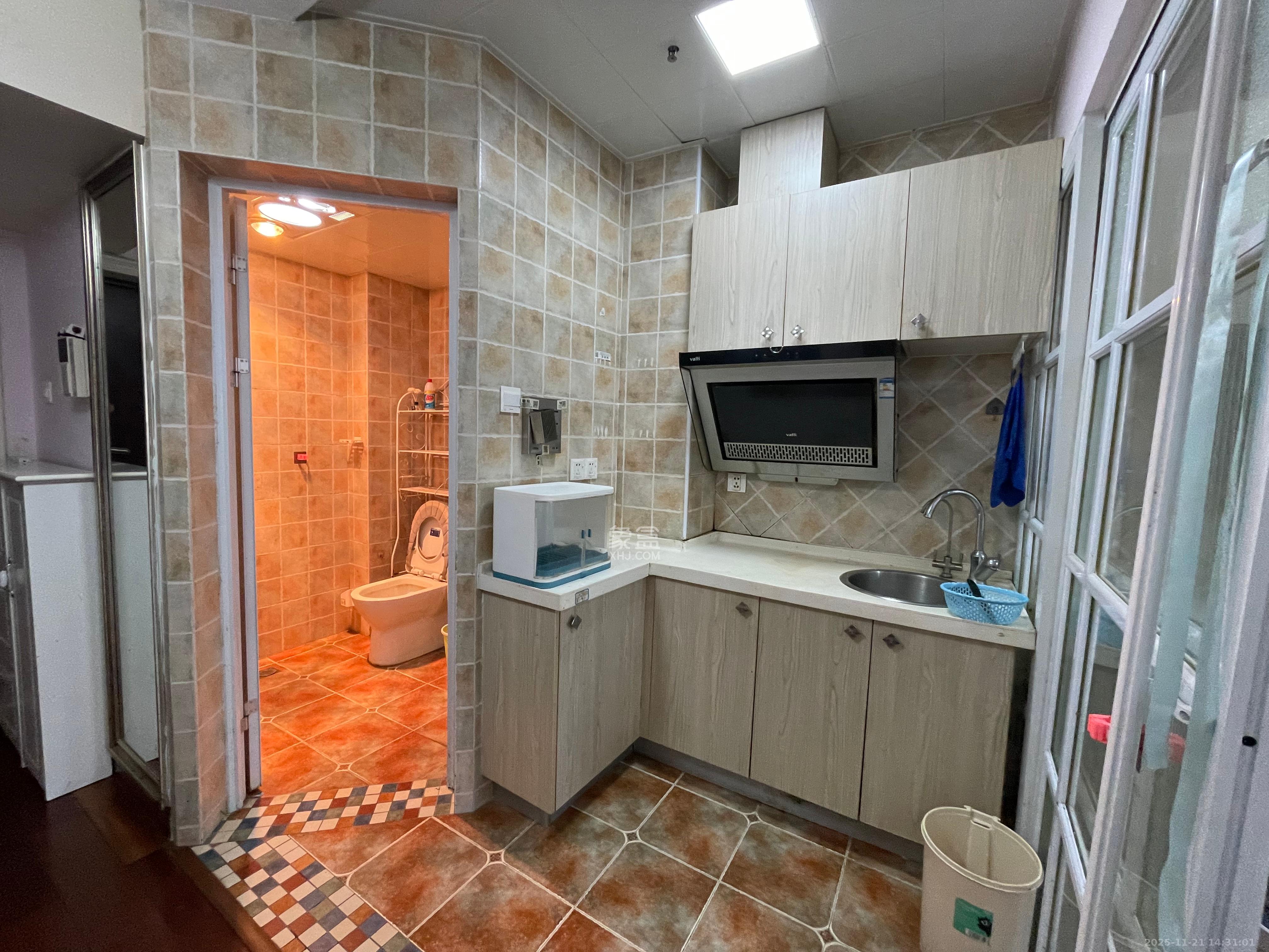 中建芙蓉工社 1室1厅1卫 1300.0元/月 中建芙蓉工社 1室1厅1卫 1300.0元/月室内图