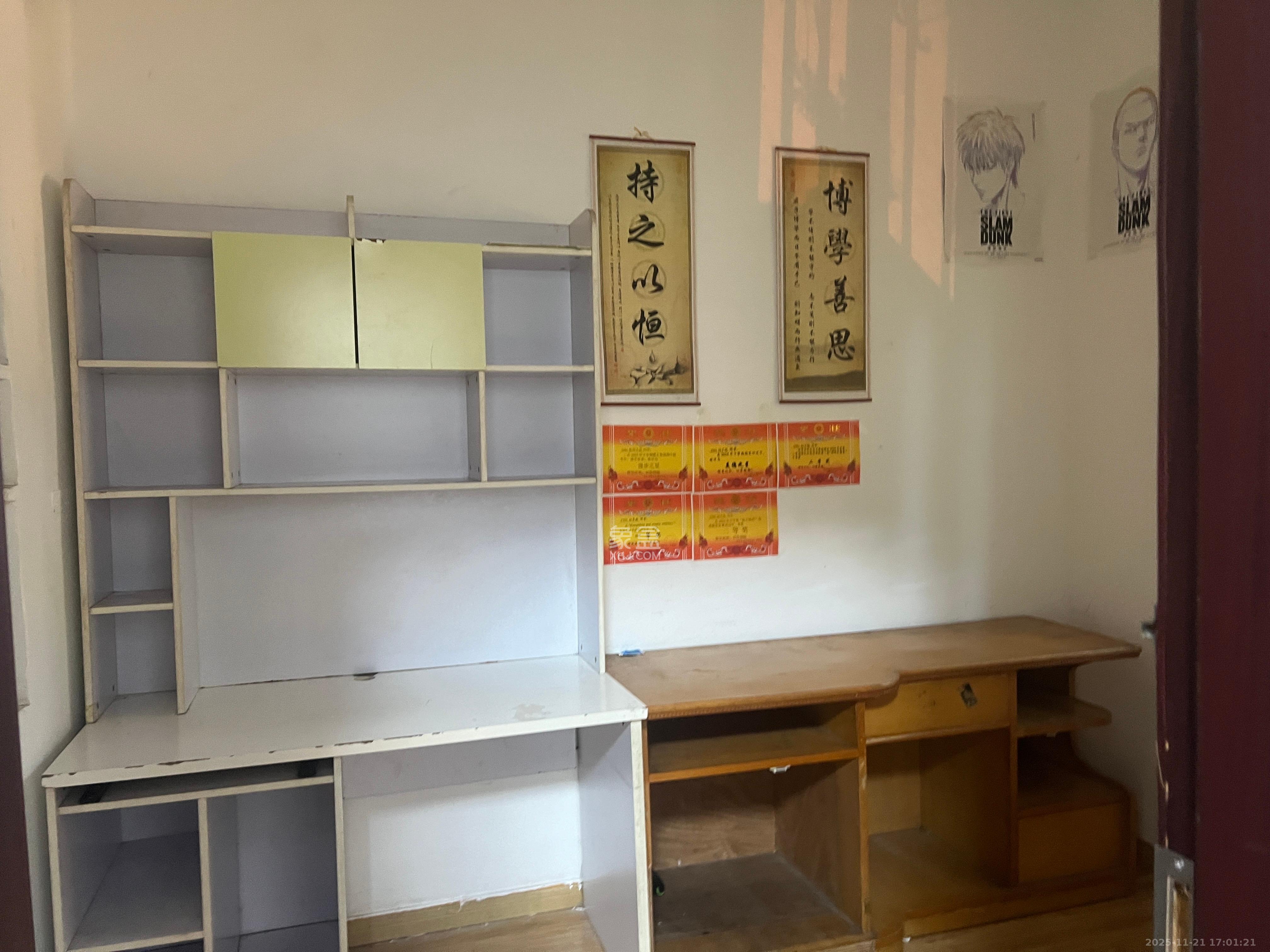 红龙庙小区 3室2厅1卫 2200.0元/月 红龙庙小区 3室2厅1卫 2200.0元/月室内图