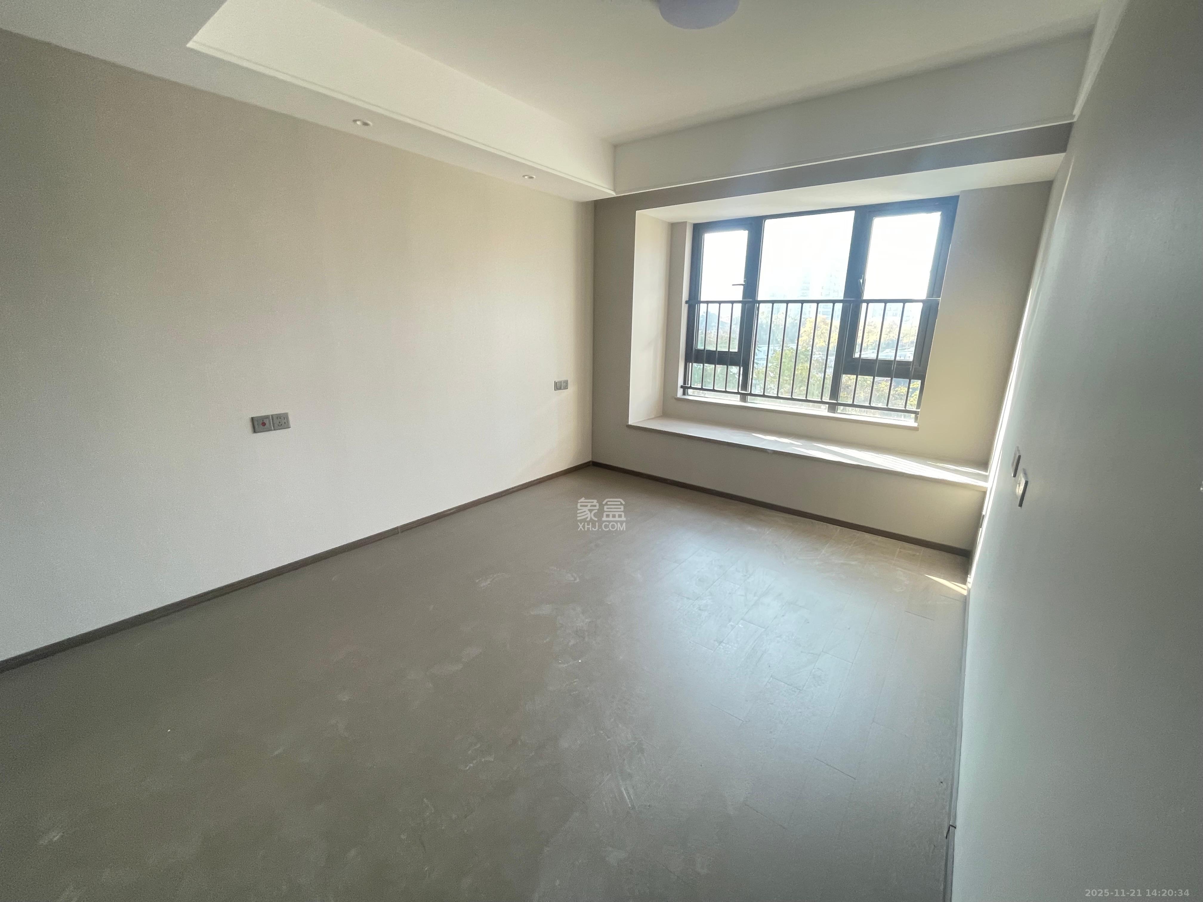 龙湖舜山府  3室2厅2卫    2800.0元/月室内图1