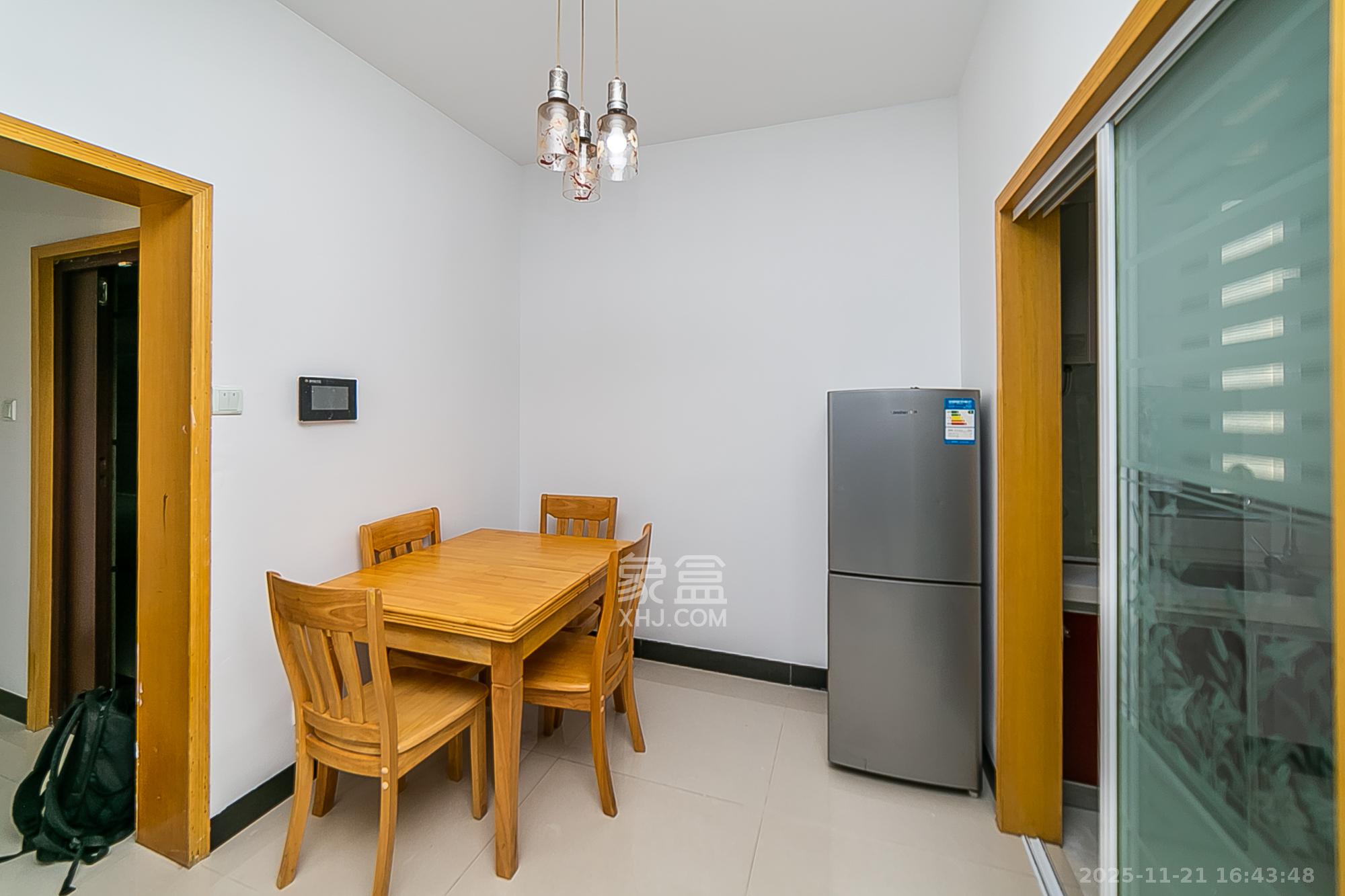 通用时代国际社区 3室2厅1卫 92.0万 通用时代国际社区 3室2厅1卫 92.0万客厅