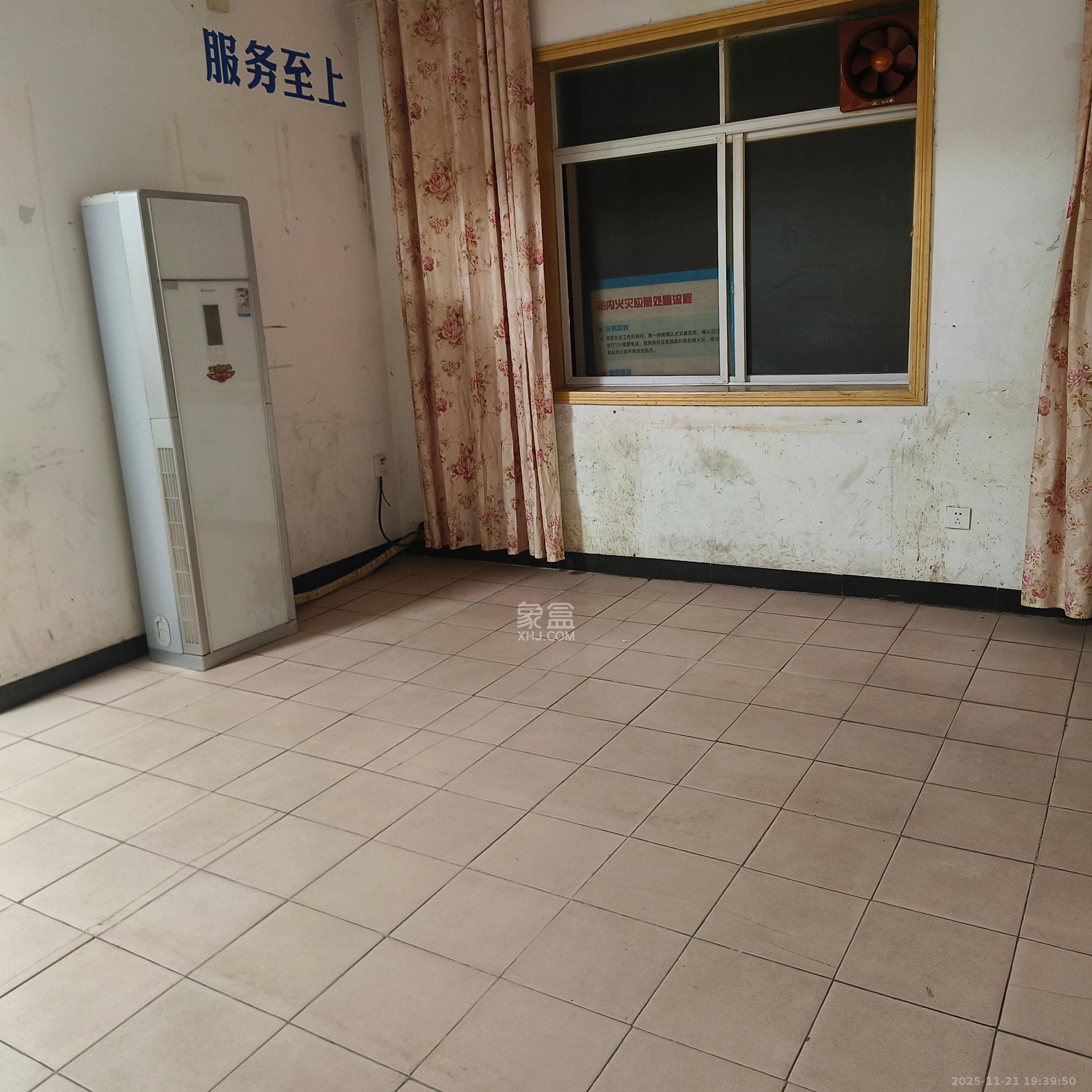 人民新村  3室2厅1卫    3000.0元/月室内图