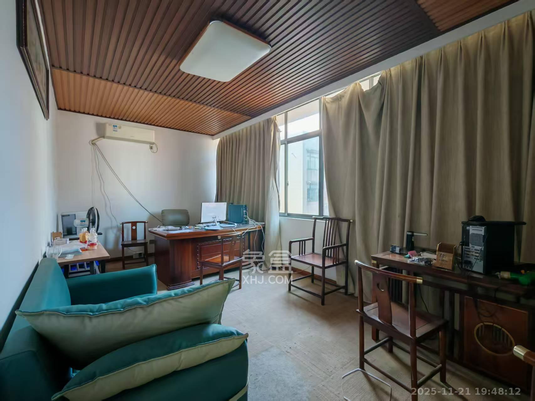 星工场  5室2厅2卫    7800.0元/月室内图