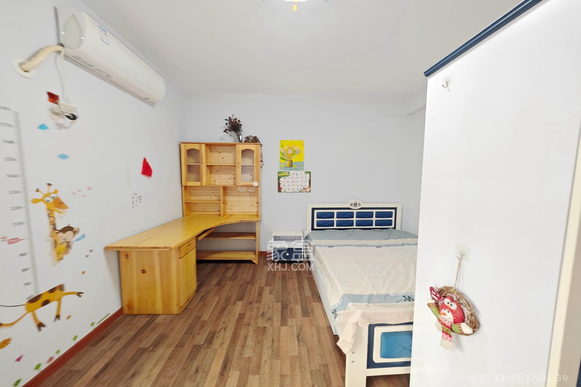 锦绣世纪  3室2厅2卫    129.8万卧室