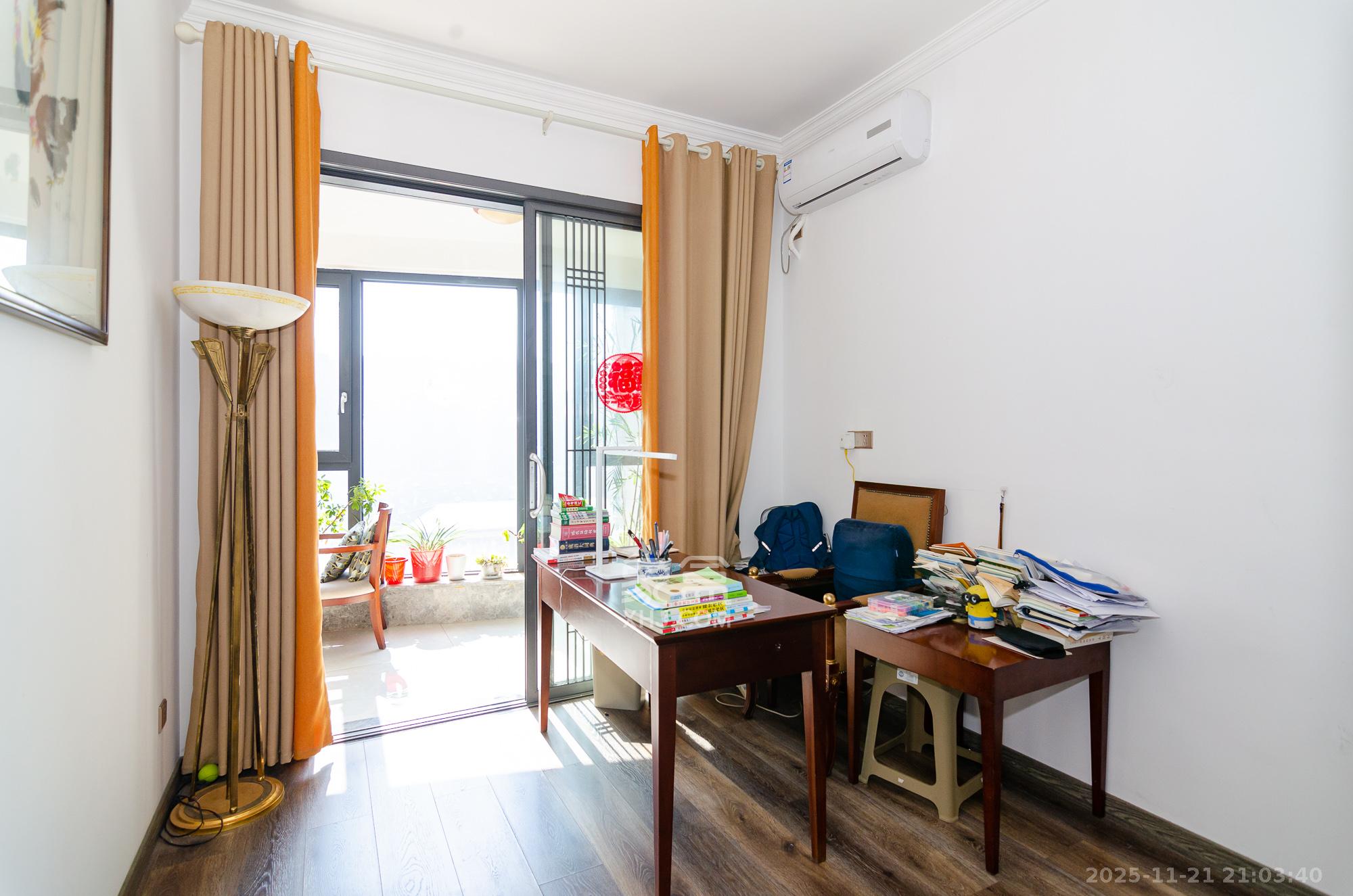 三润城(三润星城) 5室2厅2卫 153.8万 三润城(三润星城) 5室2厅2卫 153.8万卧室