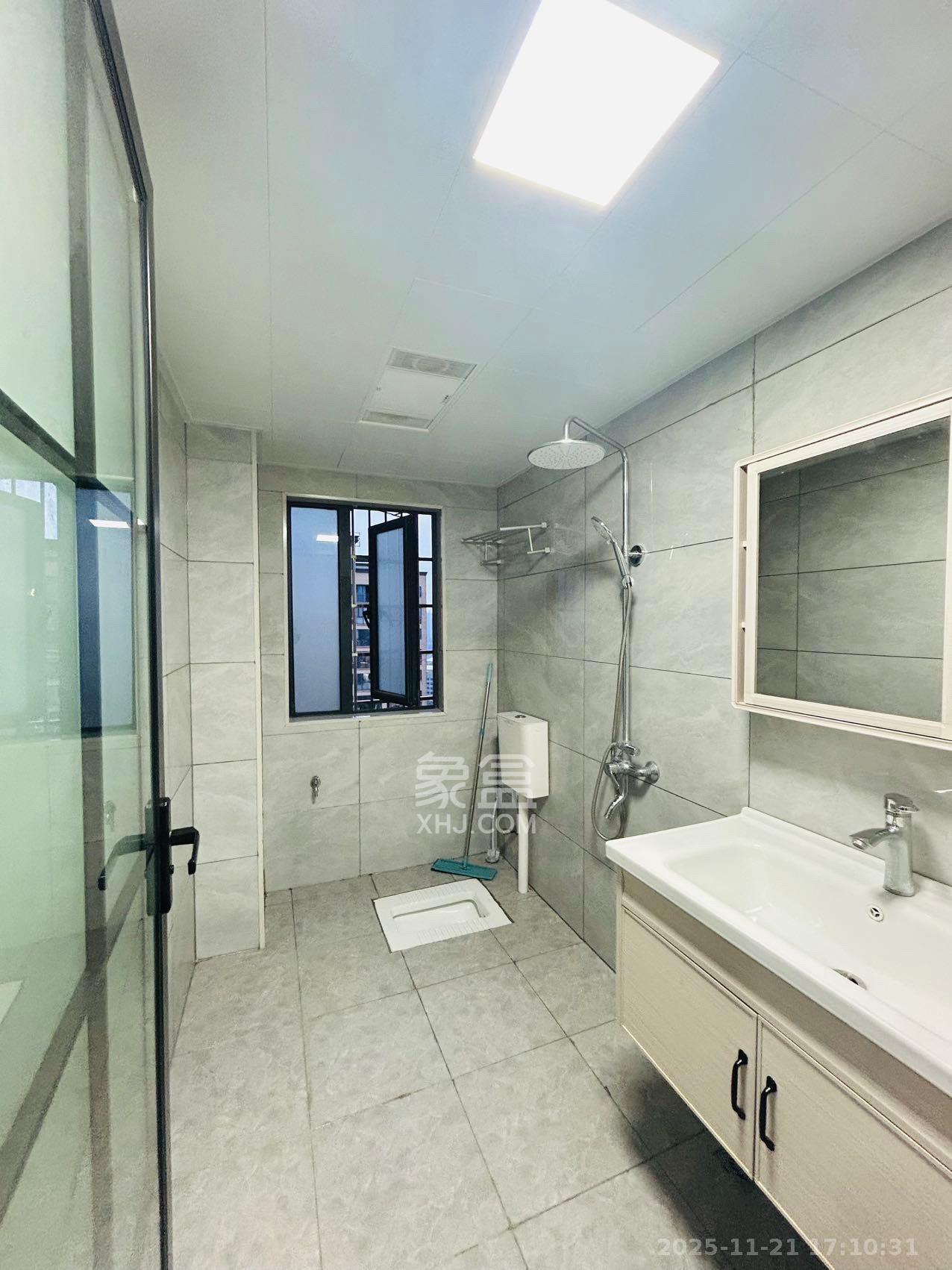 金南家园三期  3室2厅1卫    2400.0元/月室内图