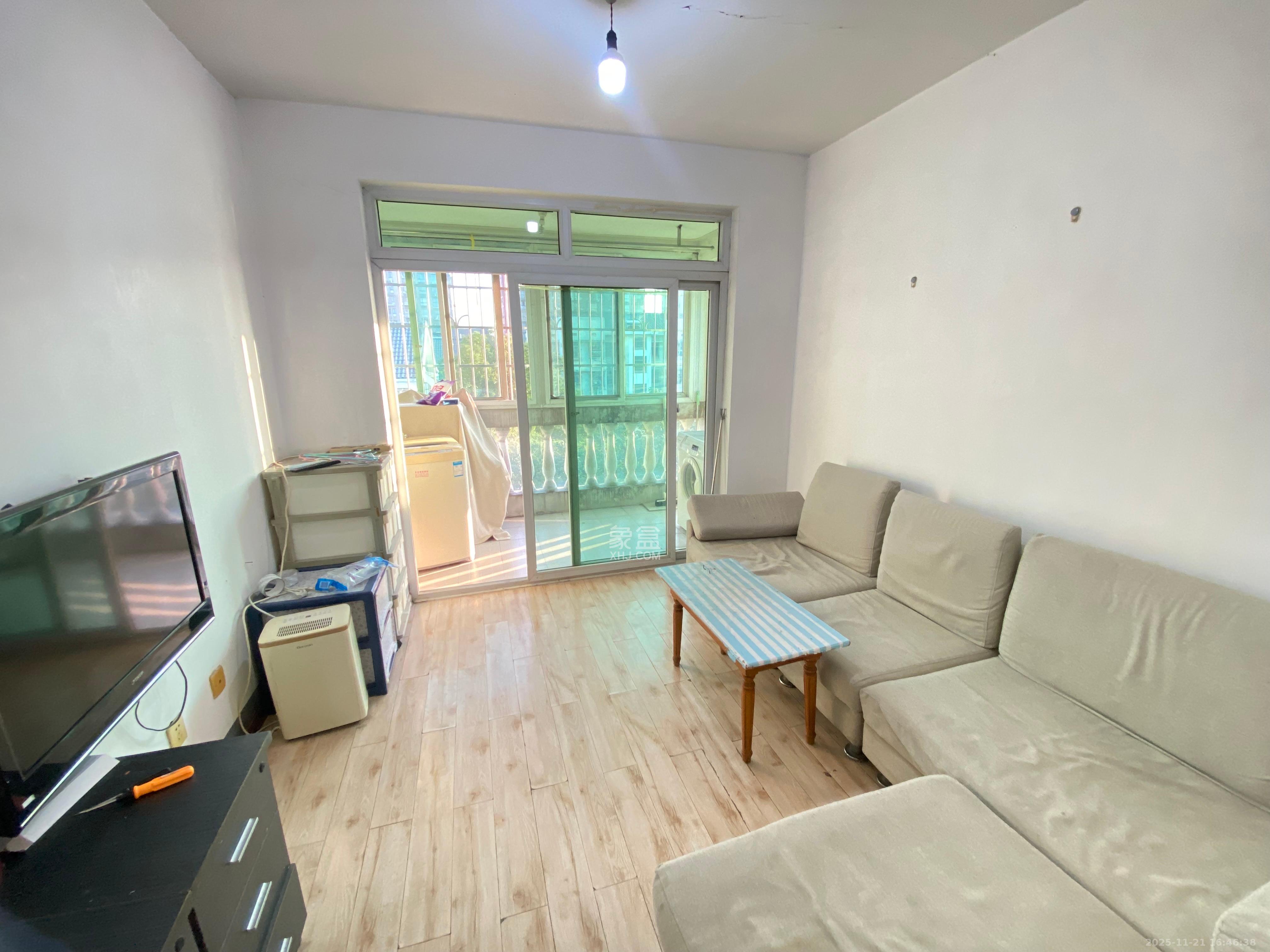 江南公寓  1室1厅1卫    1100.0元/月室内图1