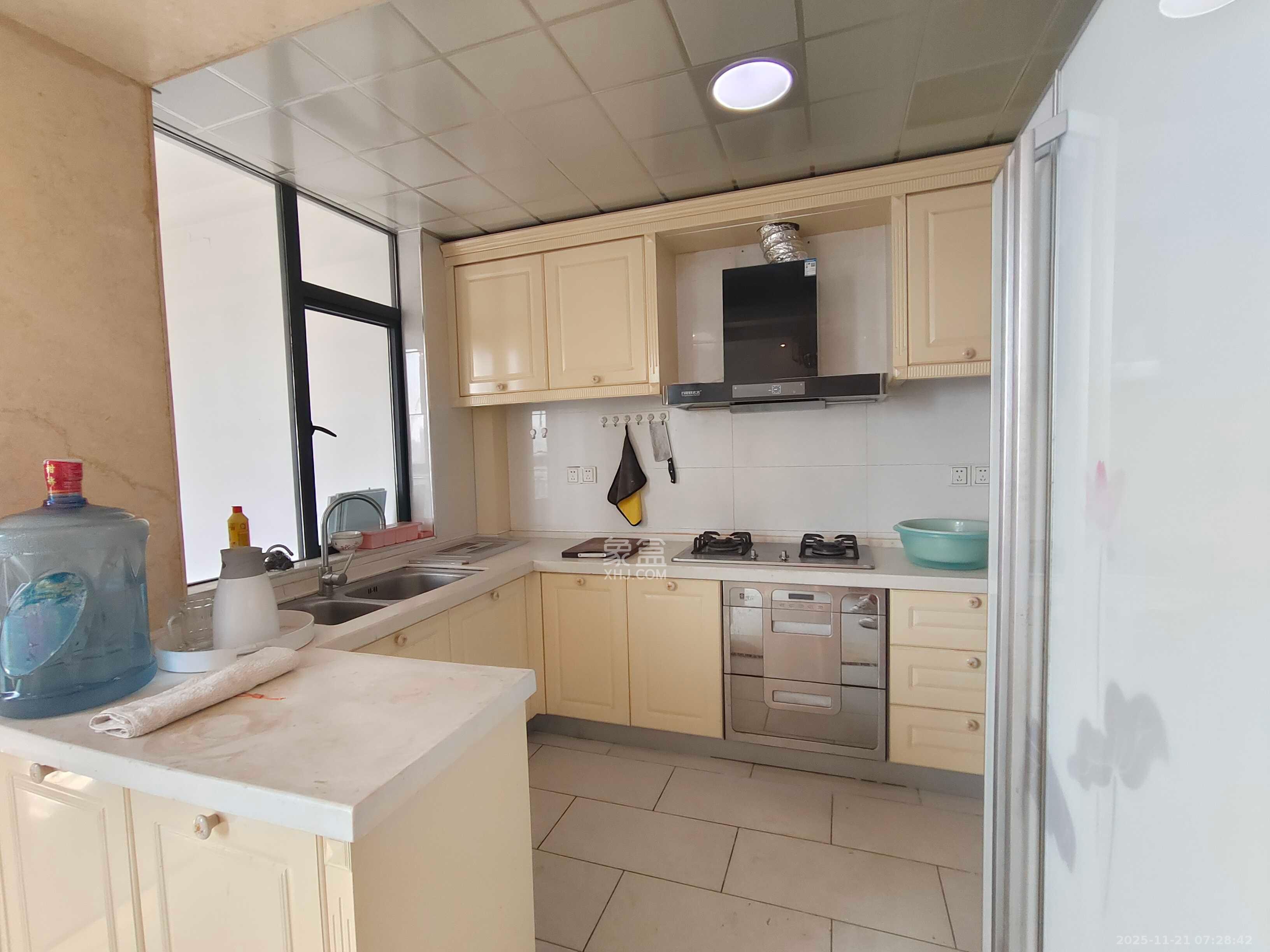 融圣国际 3室1厅2卫 3500.0元/月 融圣国际 3室1厅2卫 3500.0元/月室内图