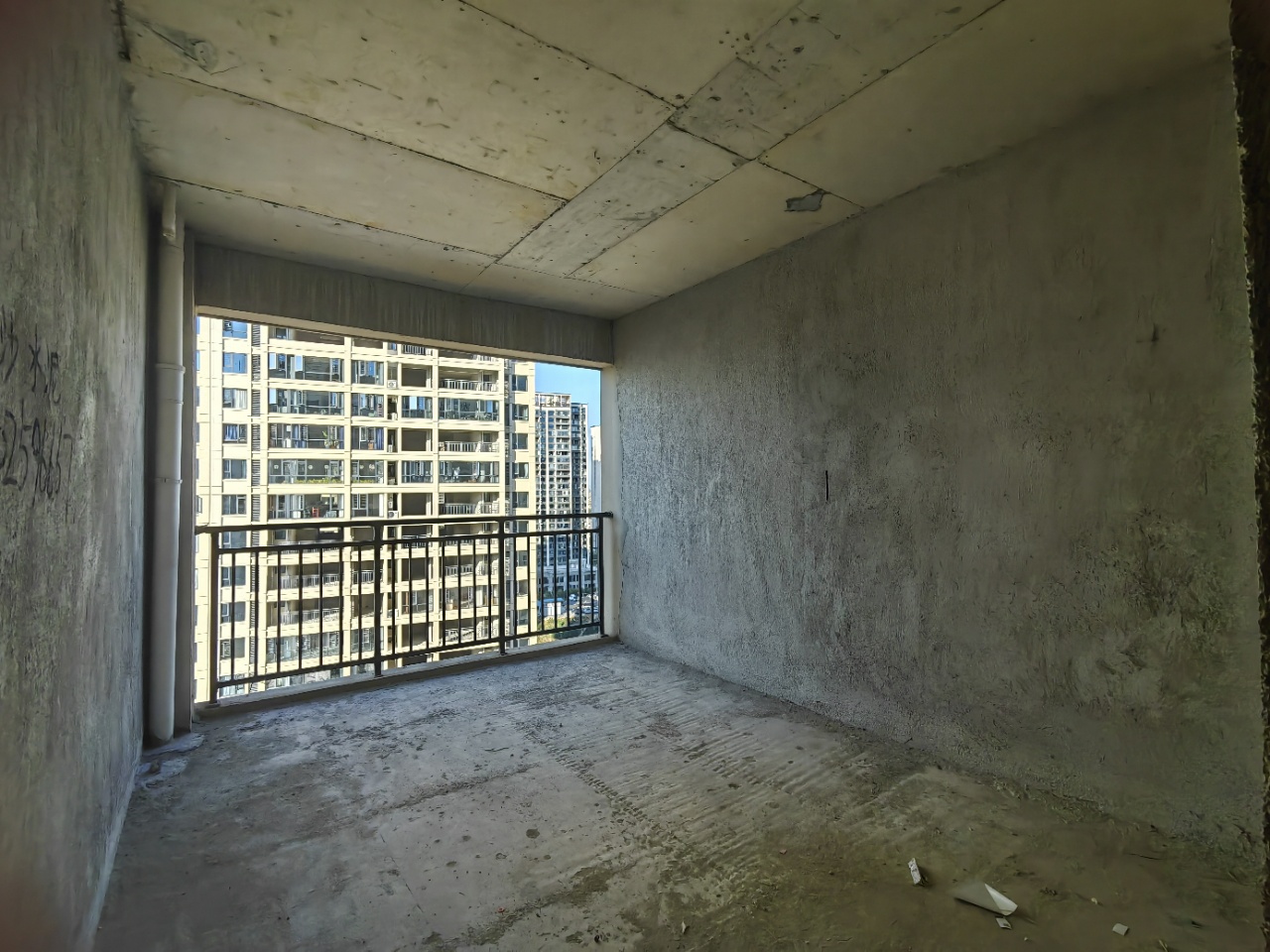 泓科.小科苑 4室2厅2卫 89.8万 泓科.小科苑 4室2厅2卫 89.8万客厅