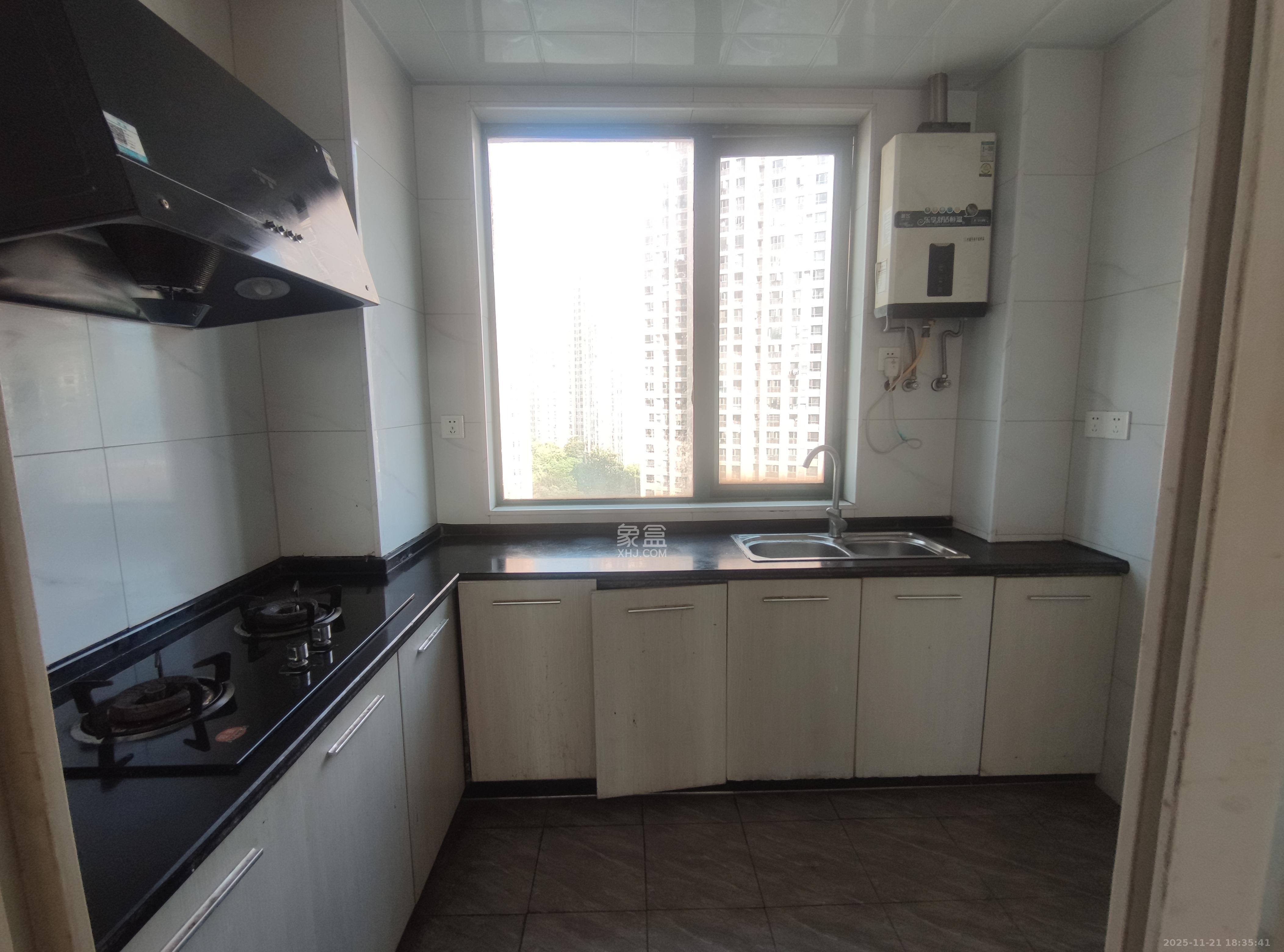 滨江金座 3室2厅2卫 3100.0元/月 滨江金座 3室2厅2卫 3100.0元/月室内图