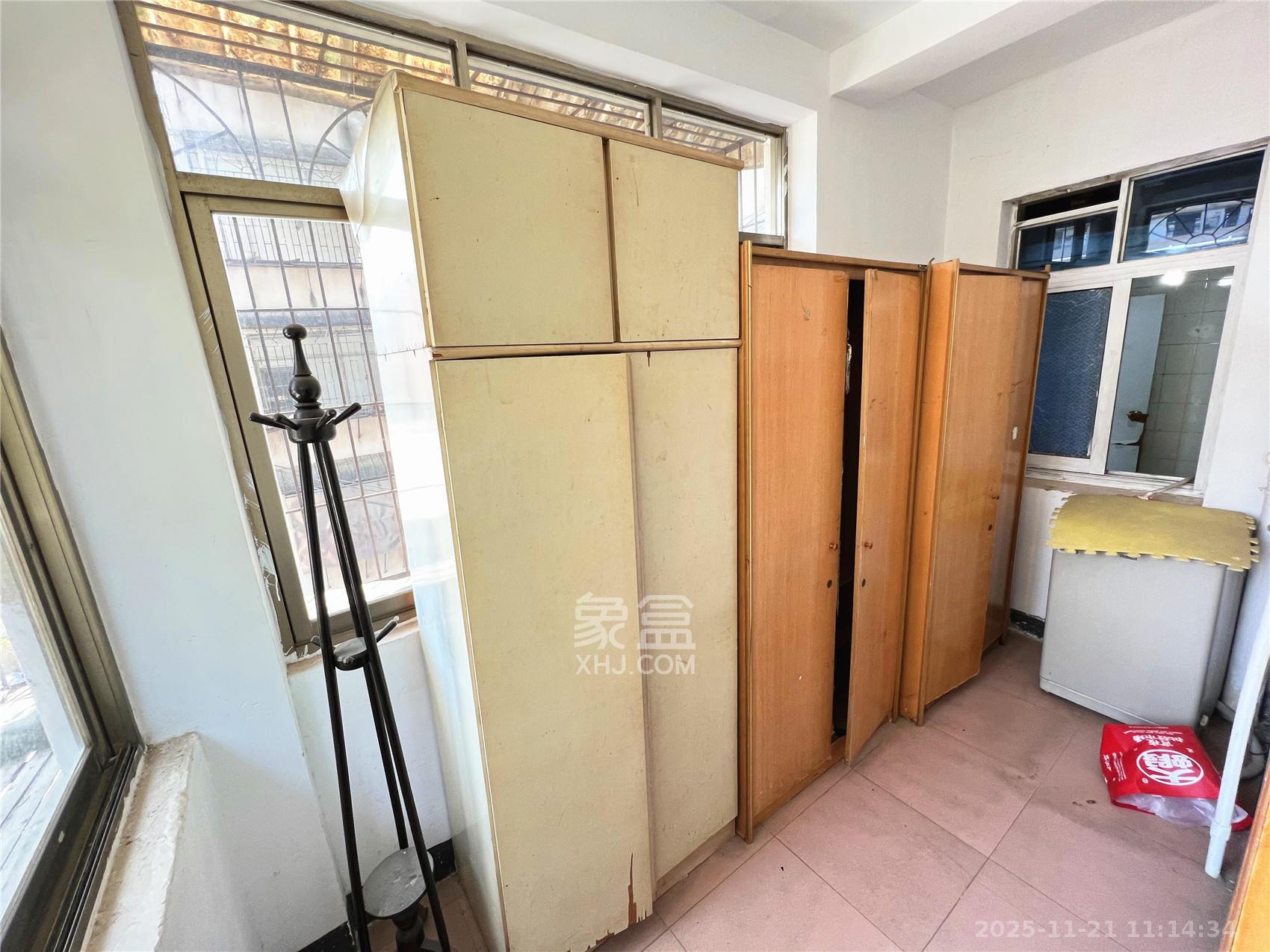 省军区宿舍  3室2厅1卫    2700.0元/月室内图