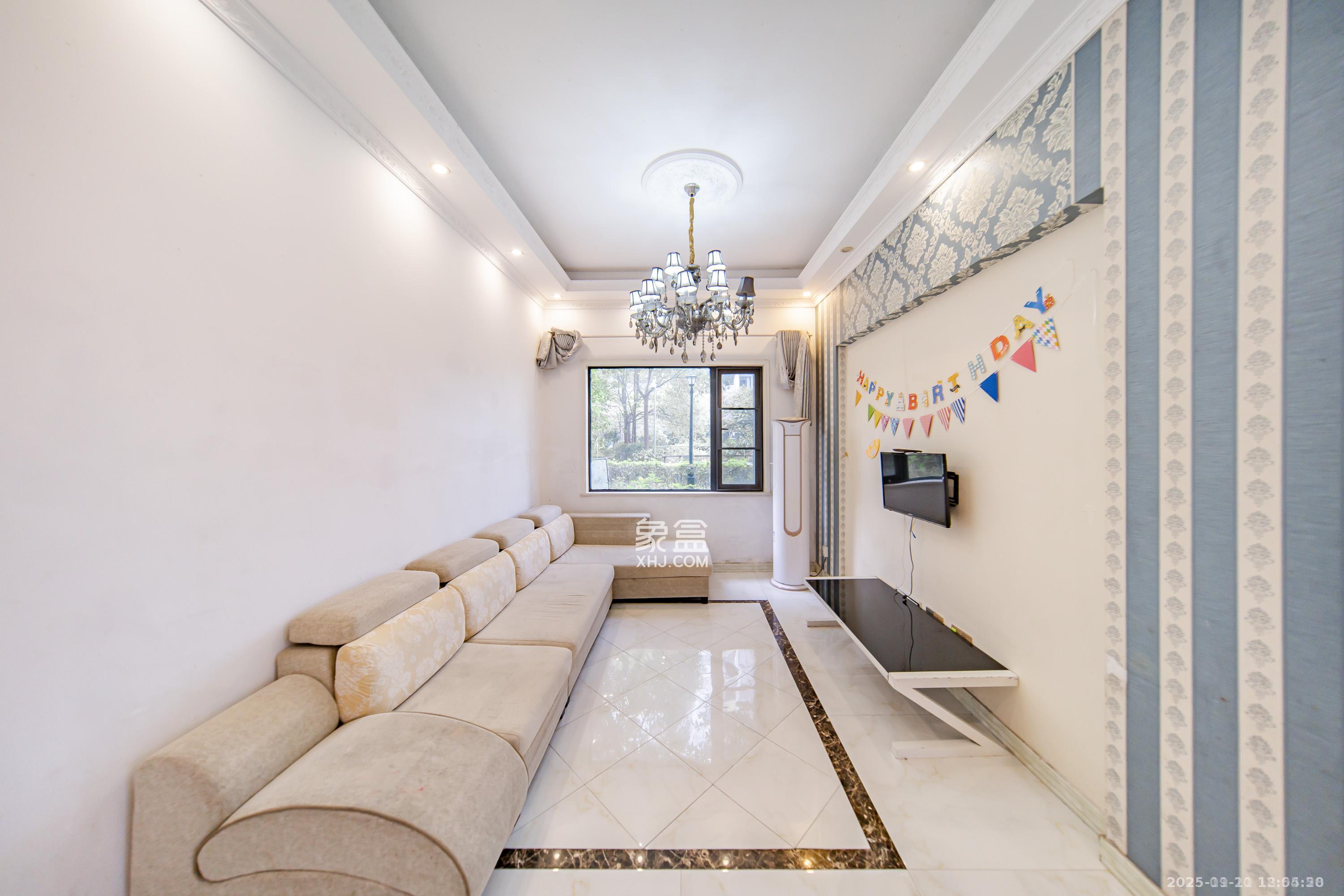 阳光100三期  3室2厅1卫    2800.0元/月室内图