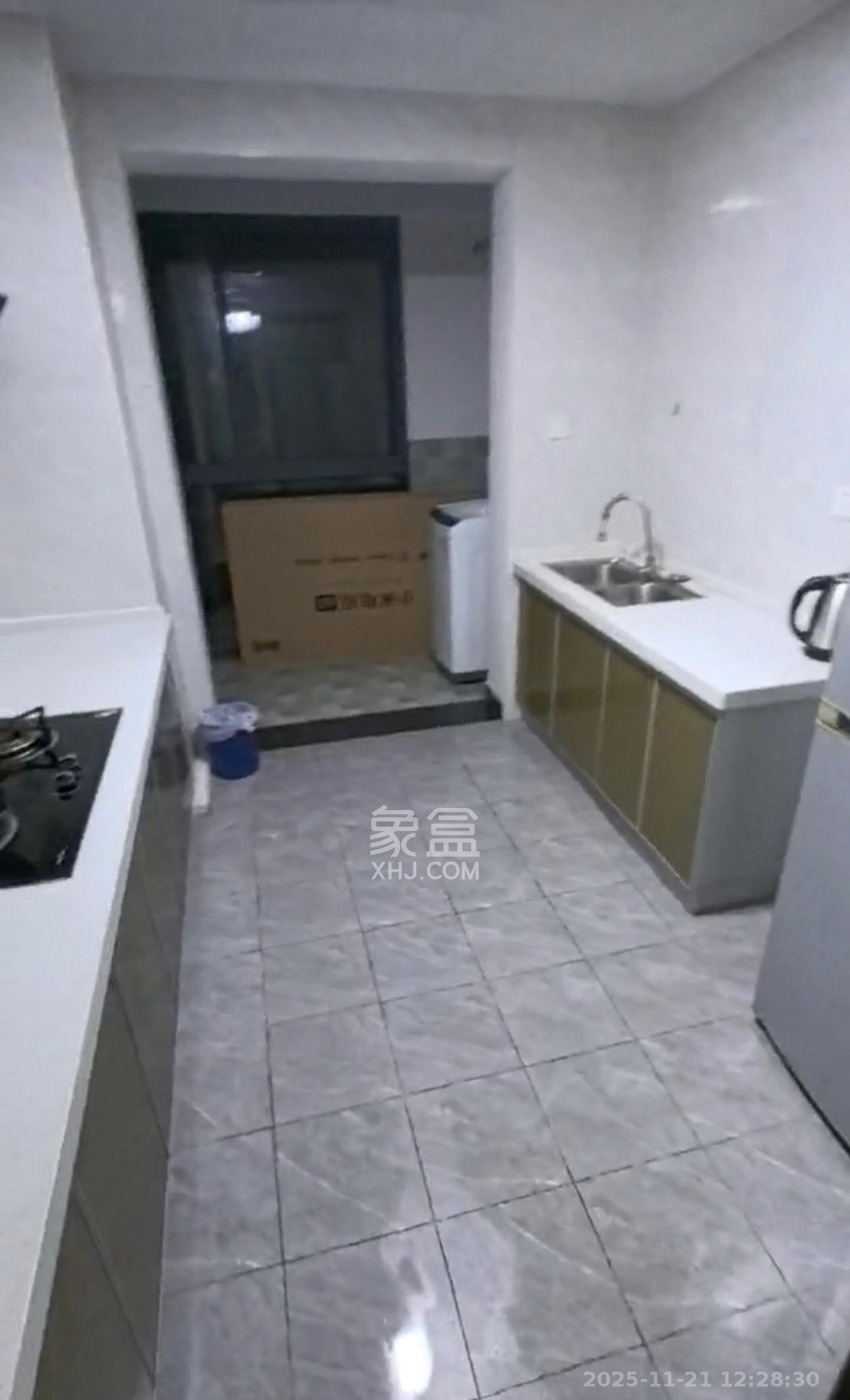 三一街区  3室2厅2卫    2600.0元/月