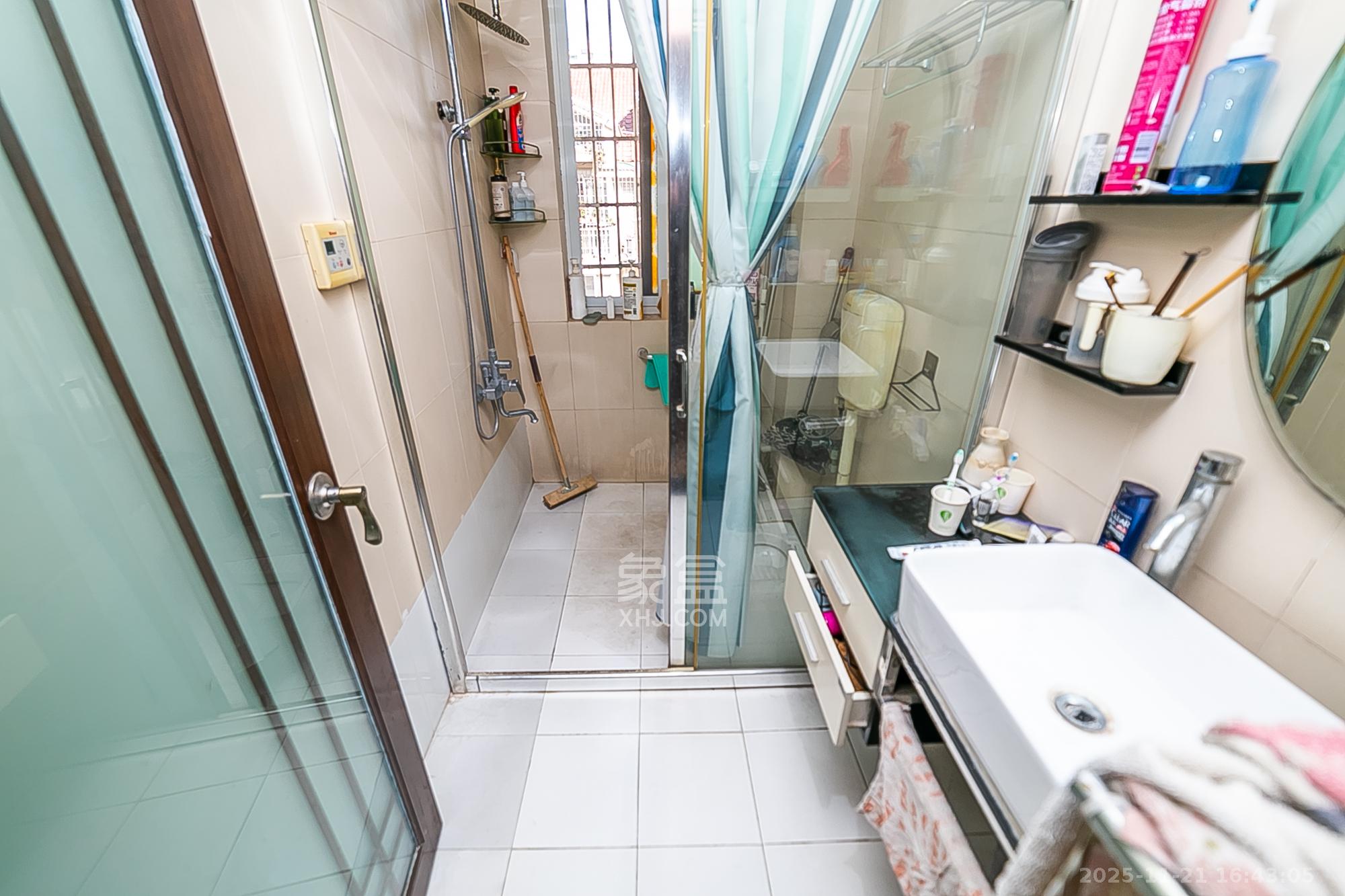 都市春天 5室2厅2卫 135.0万 都市春天 5室2厅2卫 135.0万卫生间