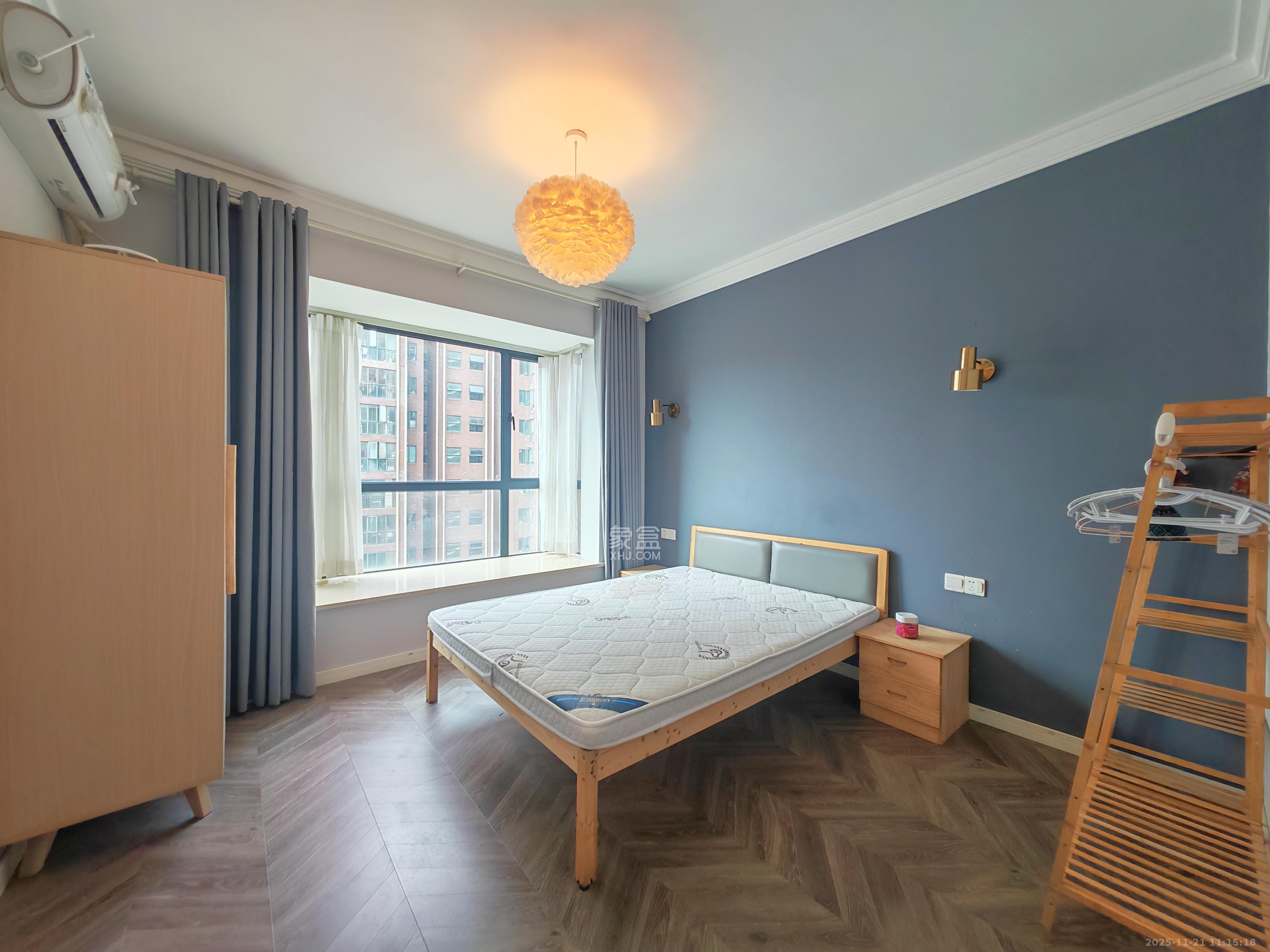 湘府9号  1室2厅1卫    2600.0元/月室内图