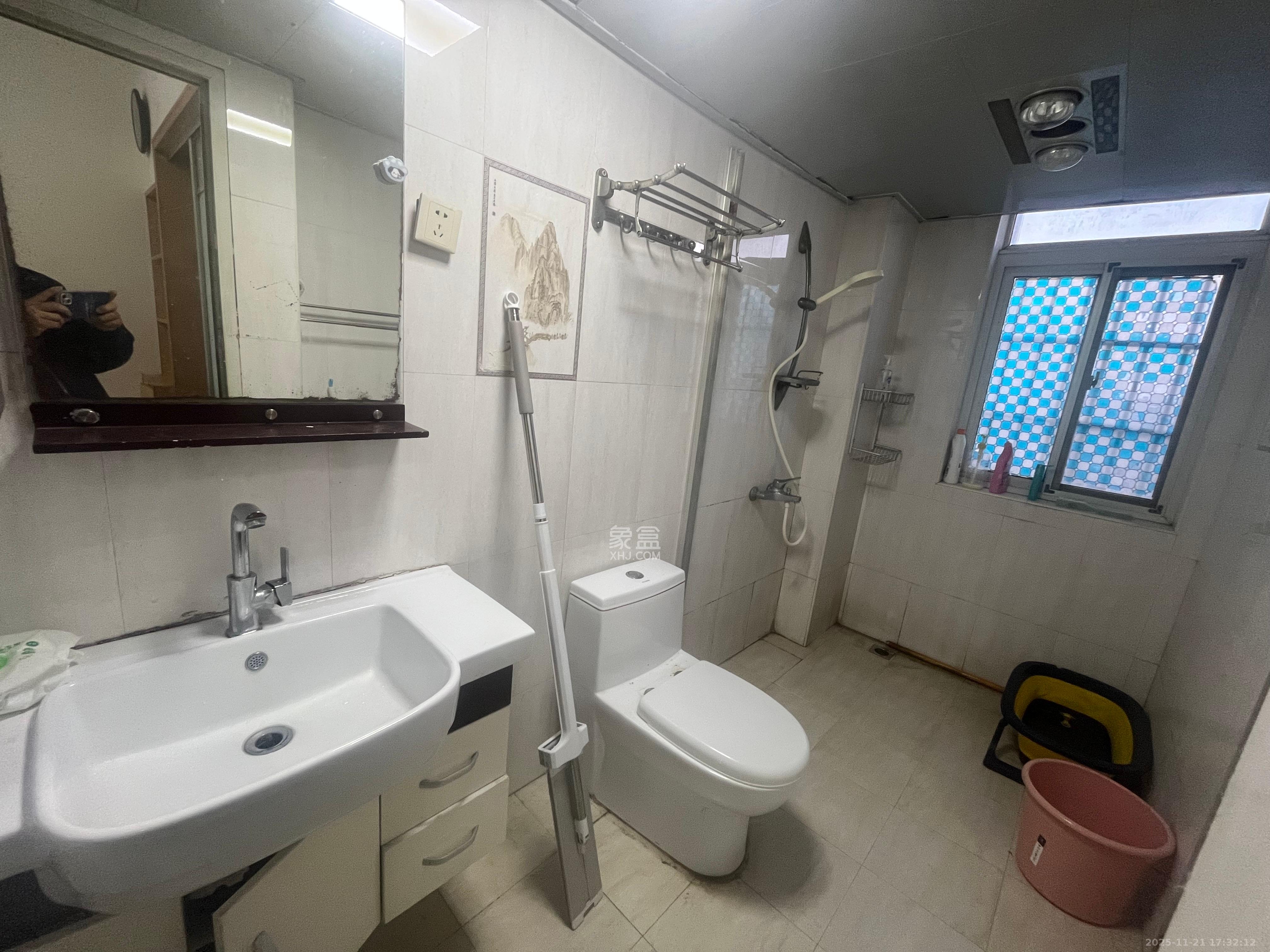 一品东庭 3室2厅2卫 2400.0元/月 一品东庭 3室2厅2卫 2400.0元/月室内图