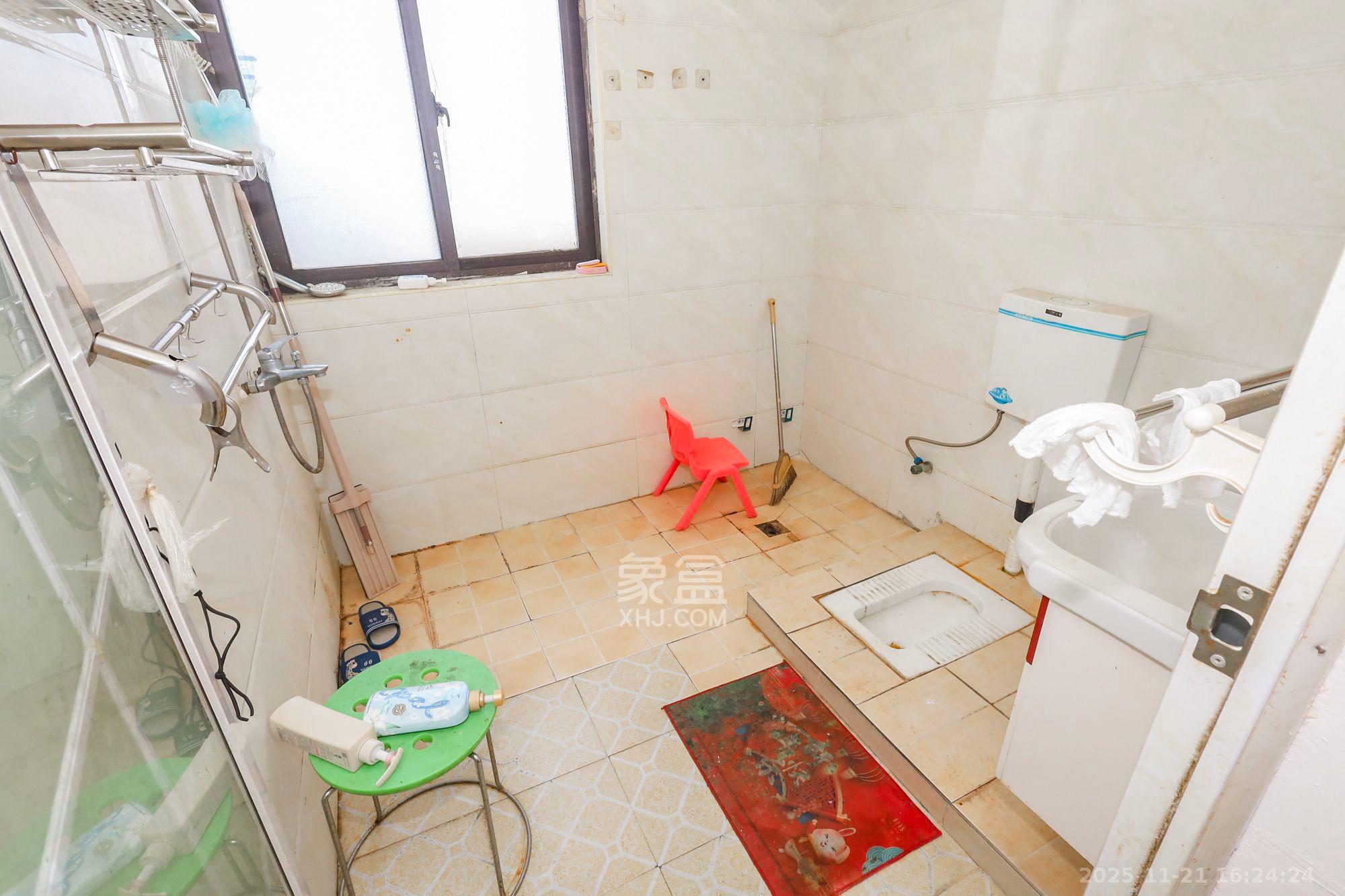 钰龙天下二期(钰龙佳园) 4室2厅1卫 2500.0元/月 钰龙天下二期(钰龙佳园) 4室2厅1卫 2500.0元/月室内图