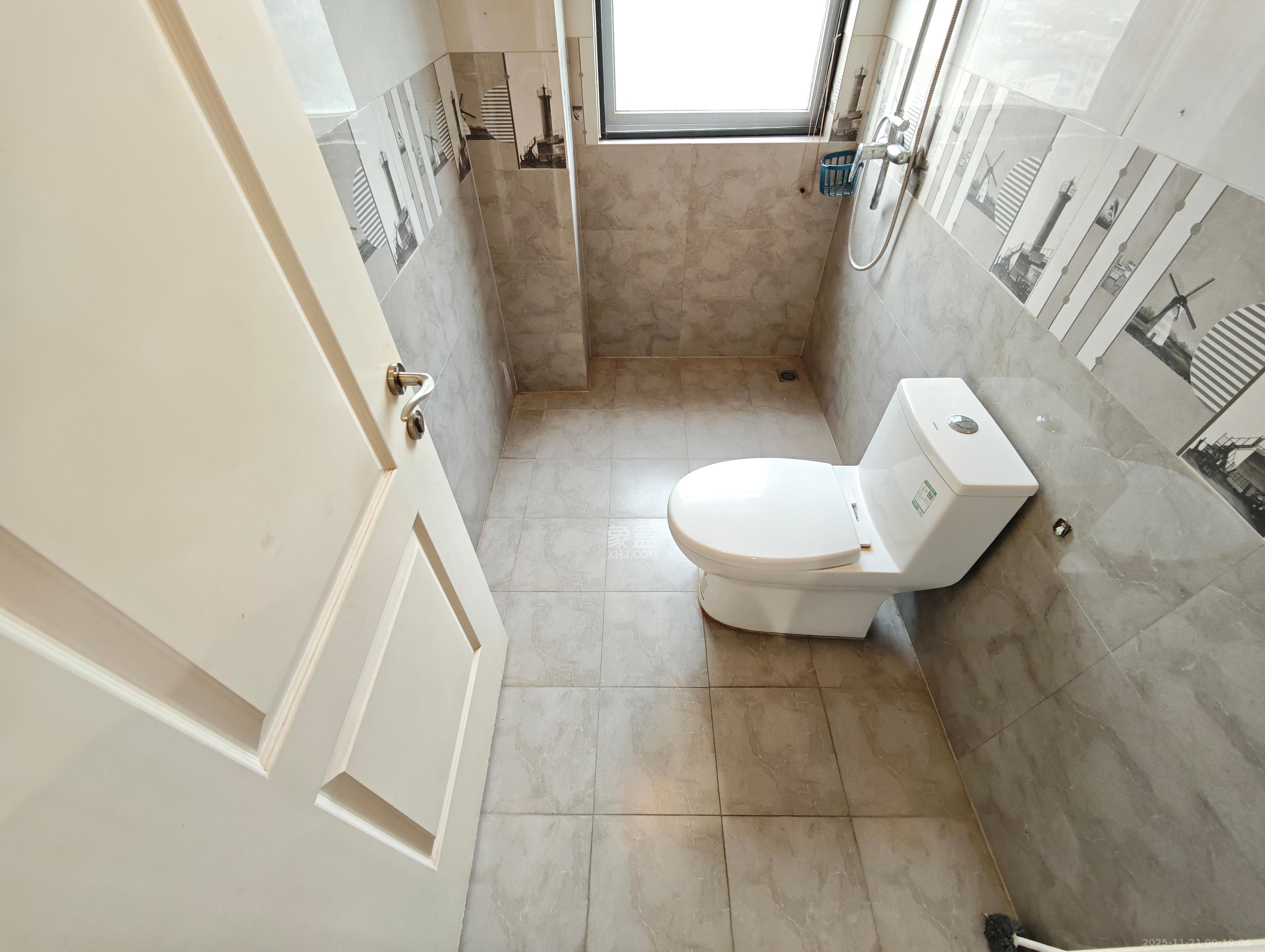 保利城（中航城国际社区、郡原美村）  3室2厅2卫    80.0万卫生间