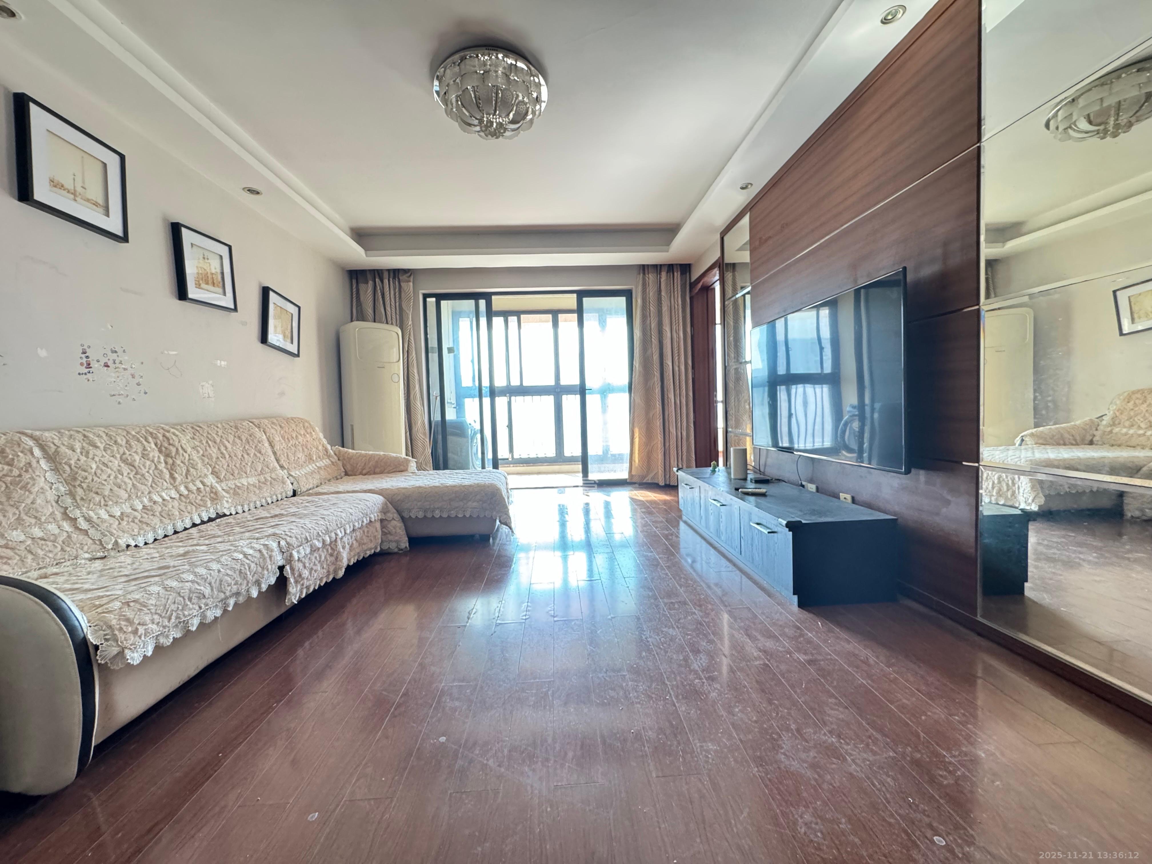 万科城 3室2厅1卫 2500.0元/月 万科城 3室2厅1卫 2500.0元/月室内图