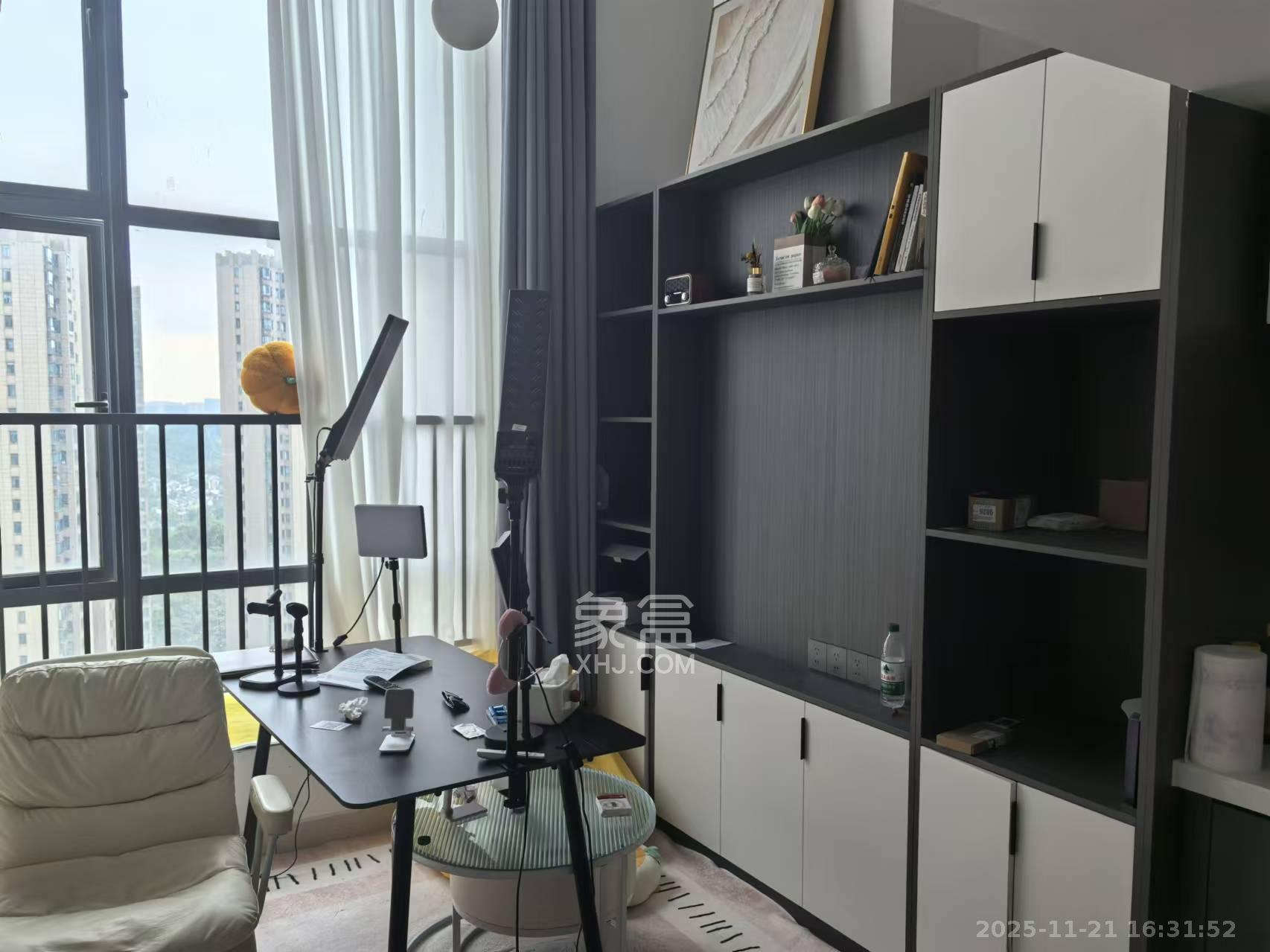 天麓轻奢国际  1室1厅1卫    1600.0元/月室内图