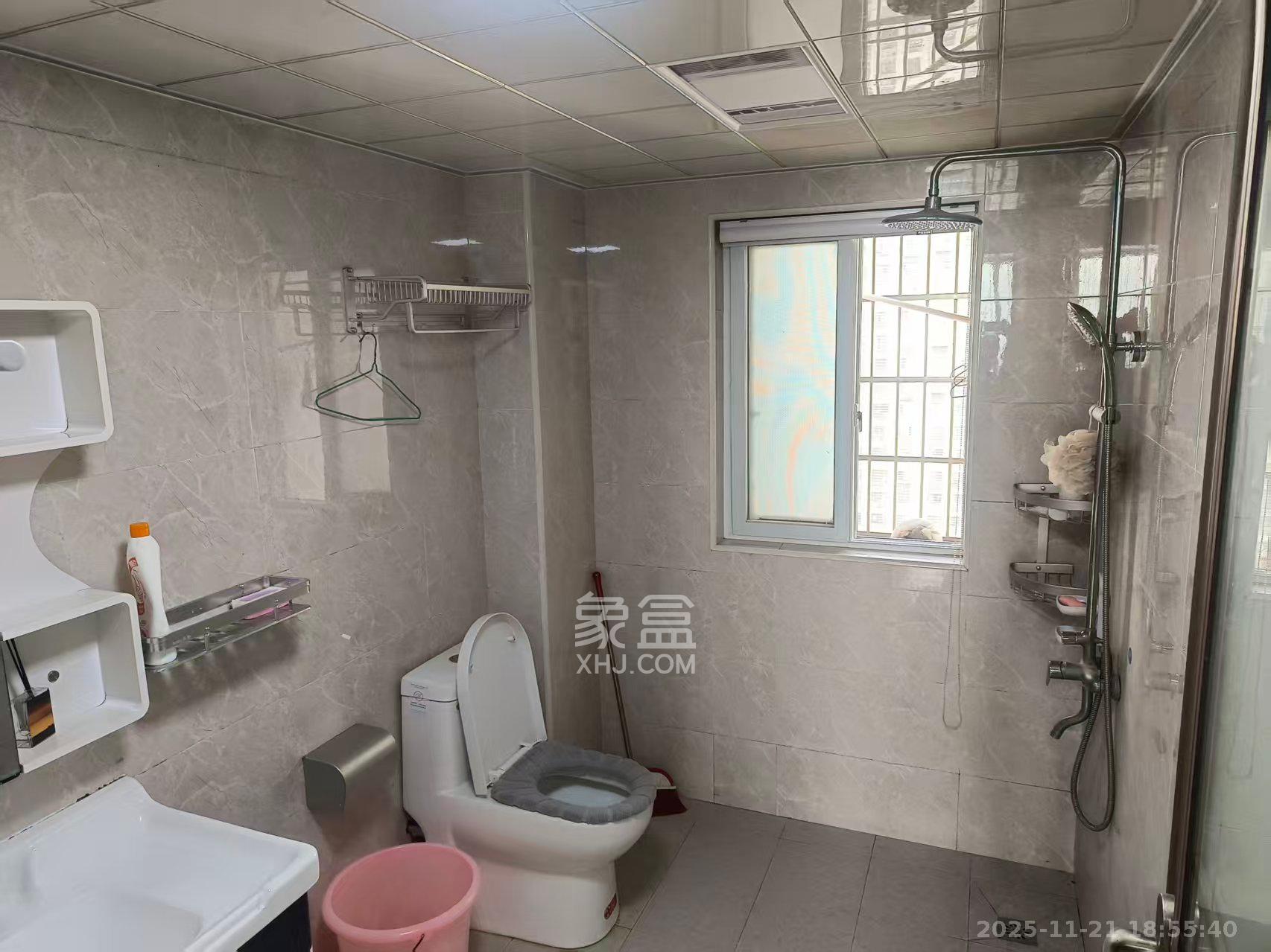 嘉顺苑 3室2厅2卫 2500.0元/月 嘉顺苑 3室2厅2卫 2500.0元/月室内图